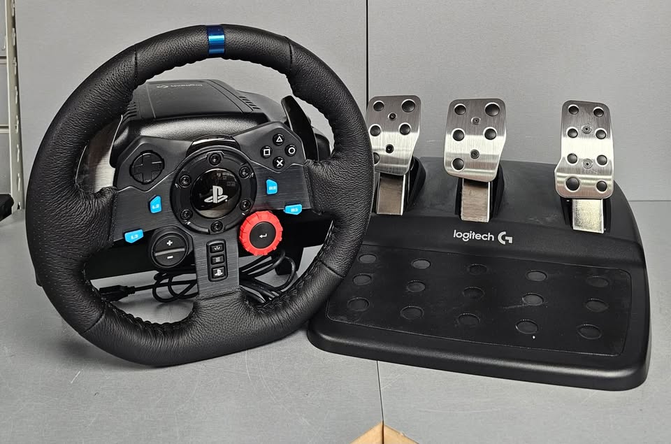 Logitech G29 SE Driving Force Racing Wheel and Pedals and Gear Shifter for PS3/4/5 AND PC - Image 4