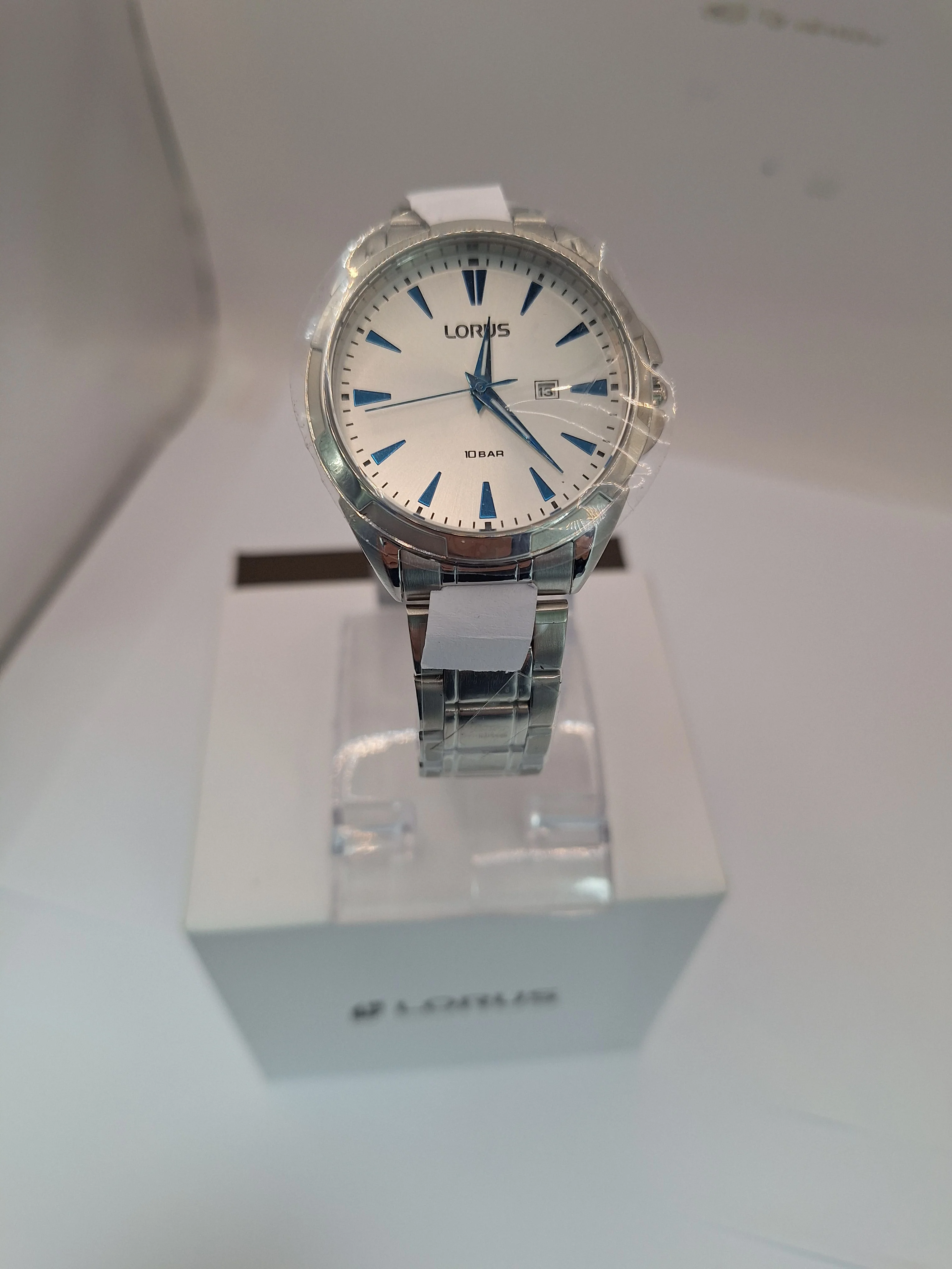 lorus quartz white dial watch - Image 2