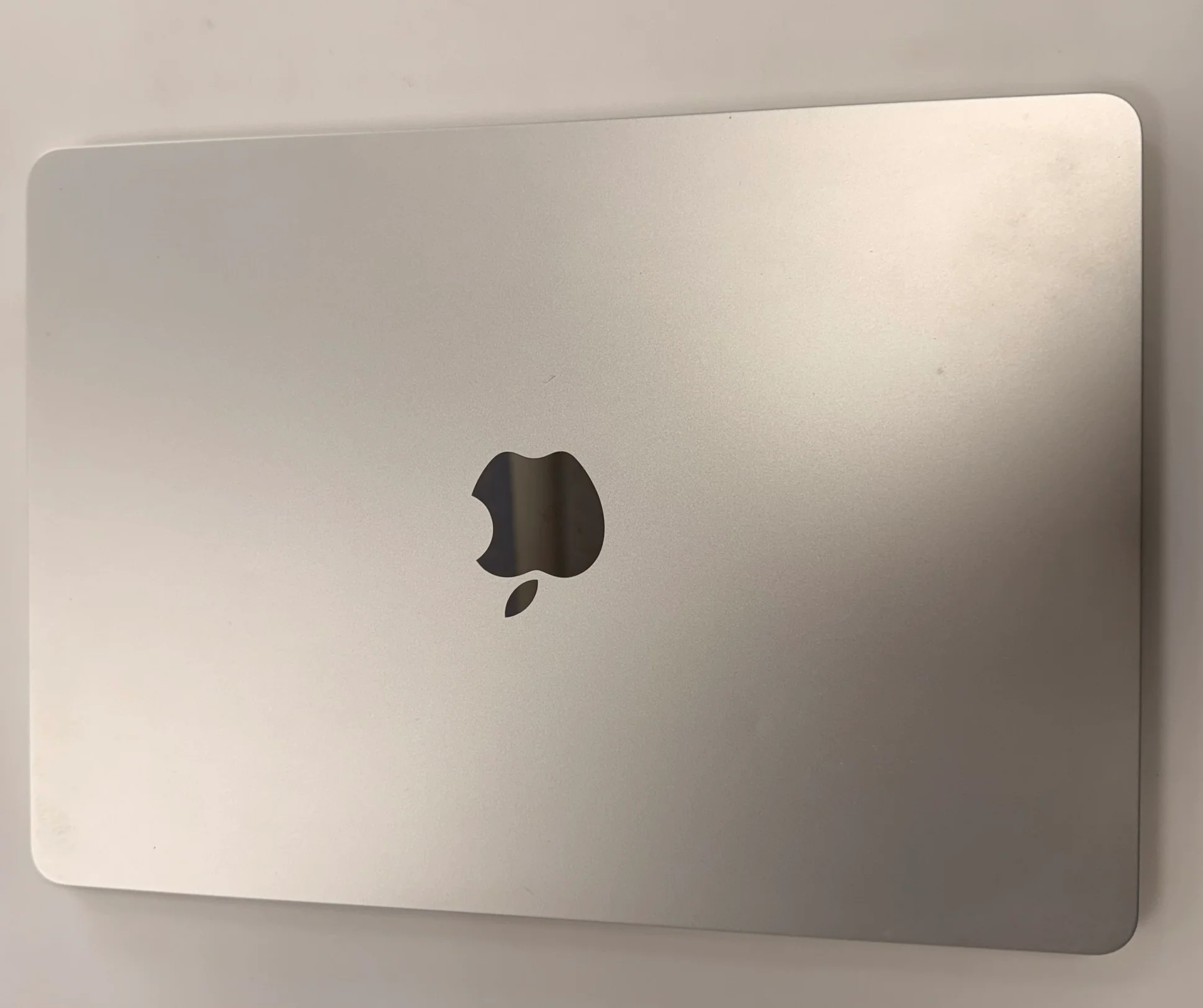 MacBook Air 14,2/M2 (8-CPU 8-GPU)/8GB Ram/256GB SSD/13" 2022 - Image 2