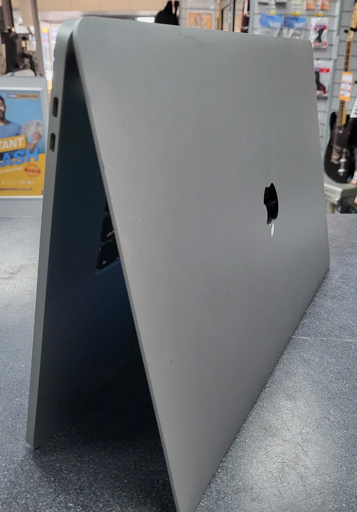 MacBook Pro 16,1 - i9-9980HK - 64GB -1TB SSD - 5500M 8GB - 16" - Space Grey - Image 3
