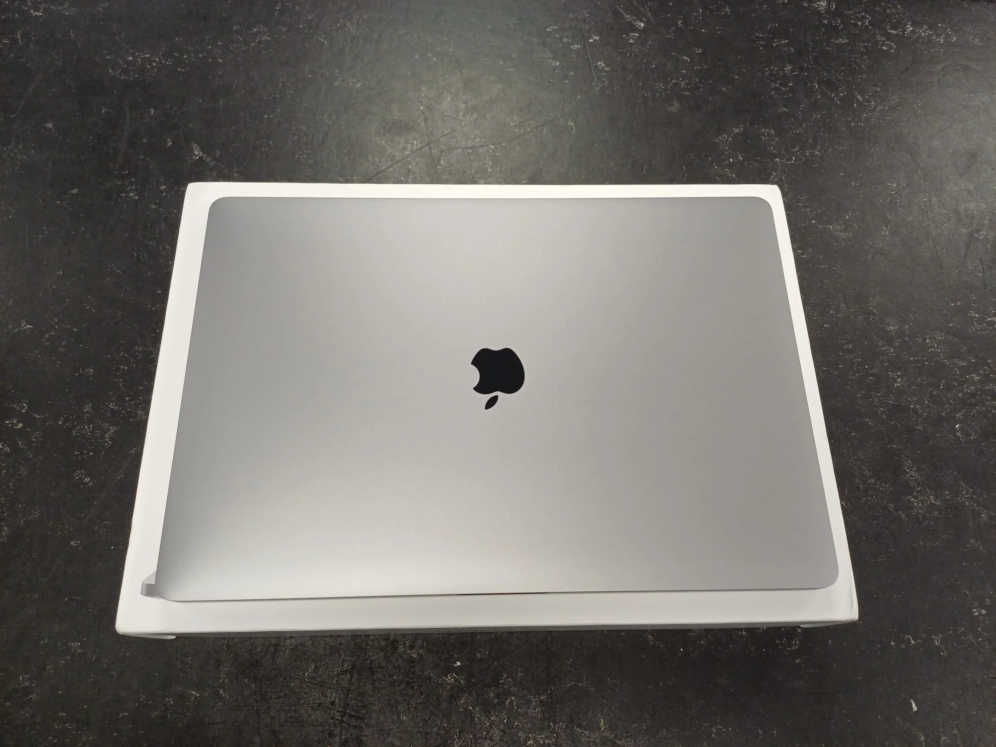 MacBook Pro 16" 2019 – Intel i7 - Image 4