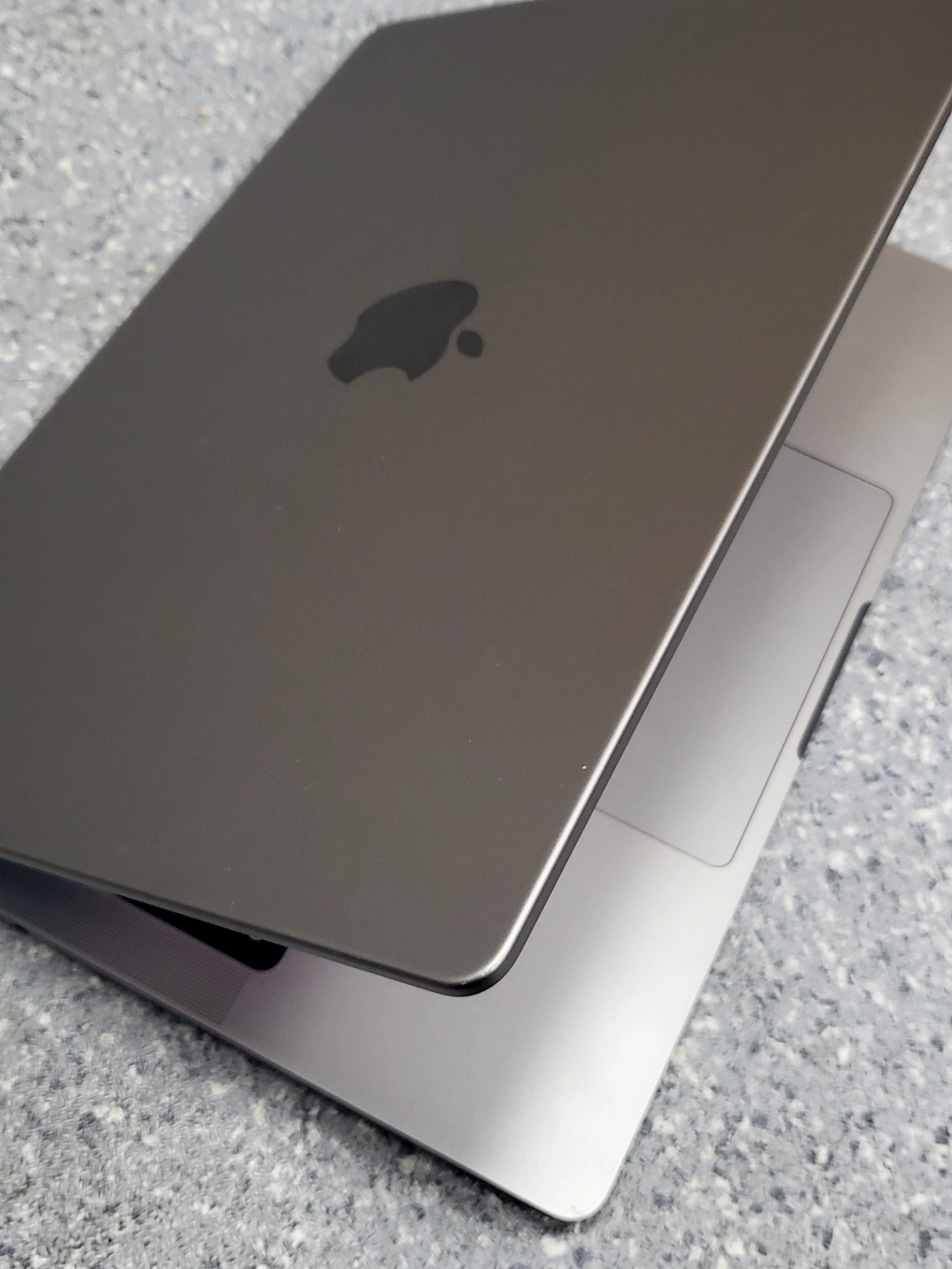 MacBook Pro 18,3/M1 Pro (8-CPU 14-GPU)/16GB Ram/512GB SSD/14"/SG/B - Image 3