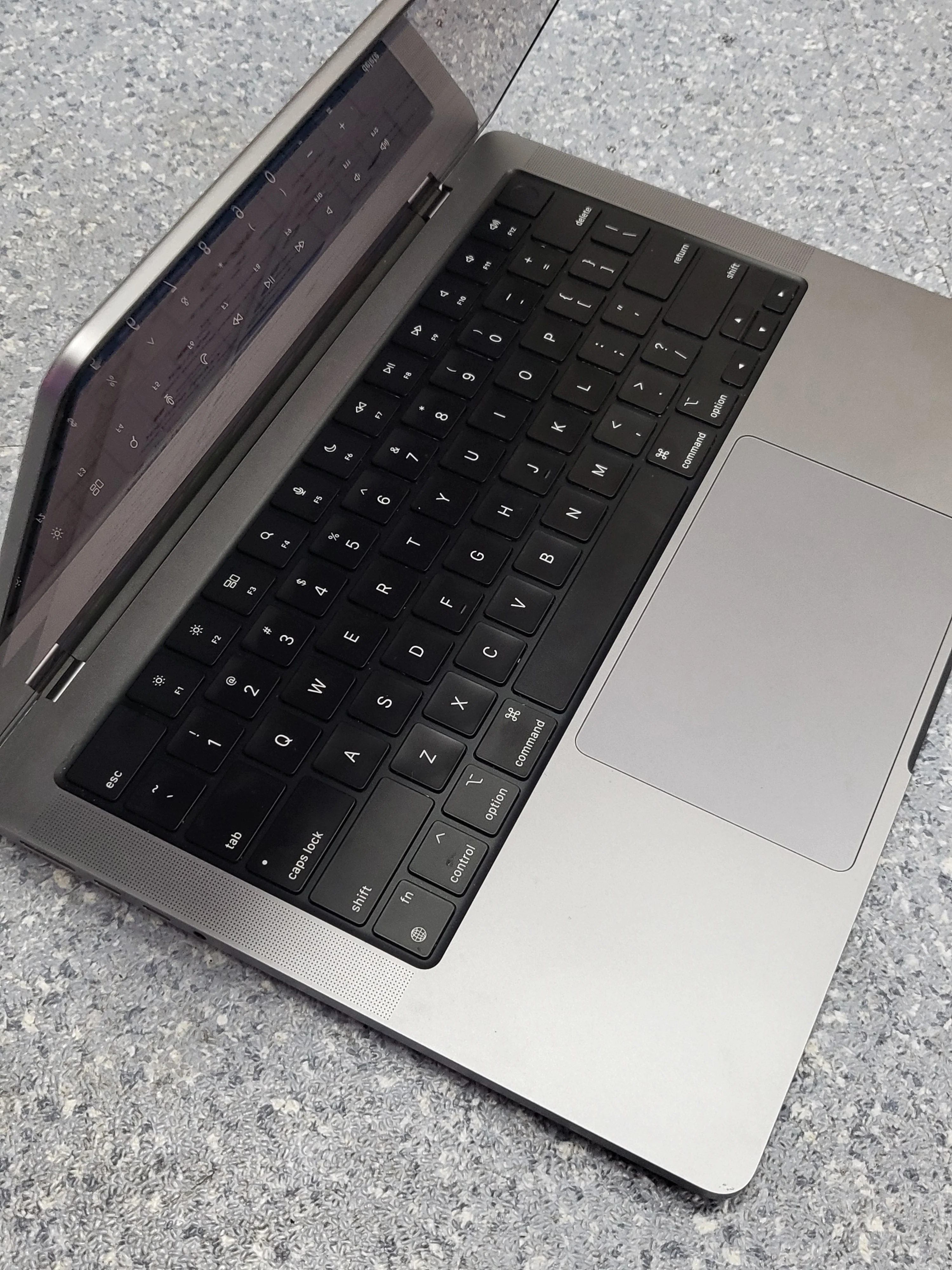 MacBook Pro 18,3/M1 Pro (8-CPU 14-GPU)/16GB Ram/512GB SSD/14"/SG/B - Image 4