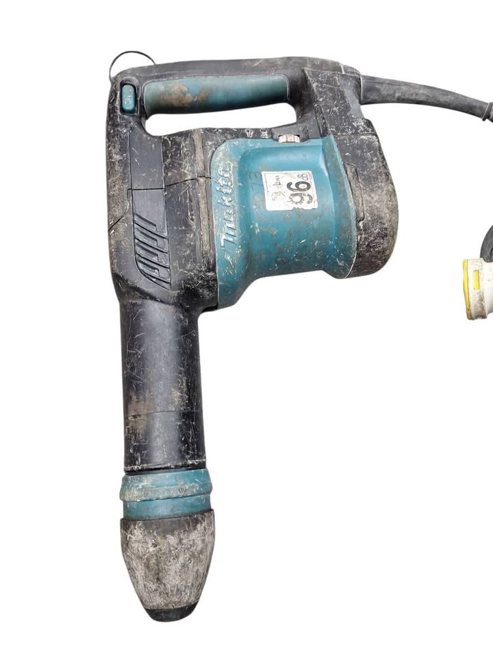 Makita 110v HM0871C SDS Max Demolition Hammer Drill - RRP £399 **VERY WORN** - Image 2
