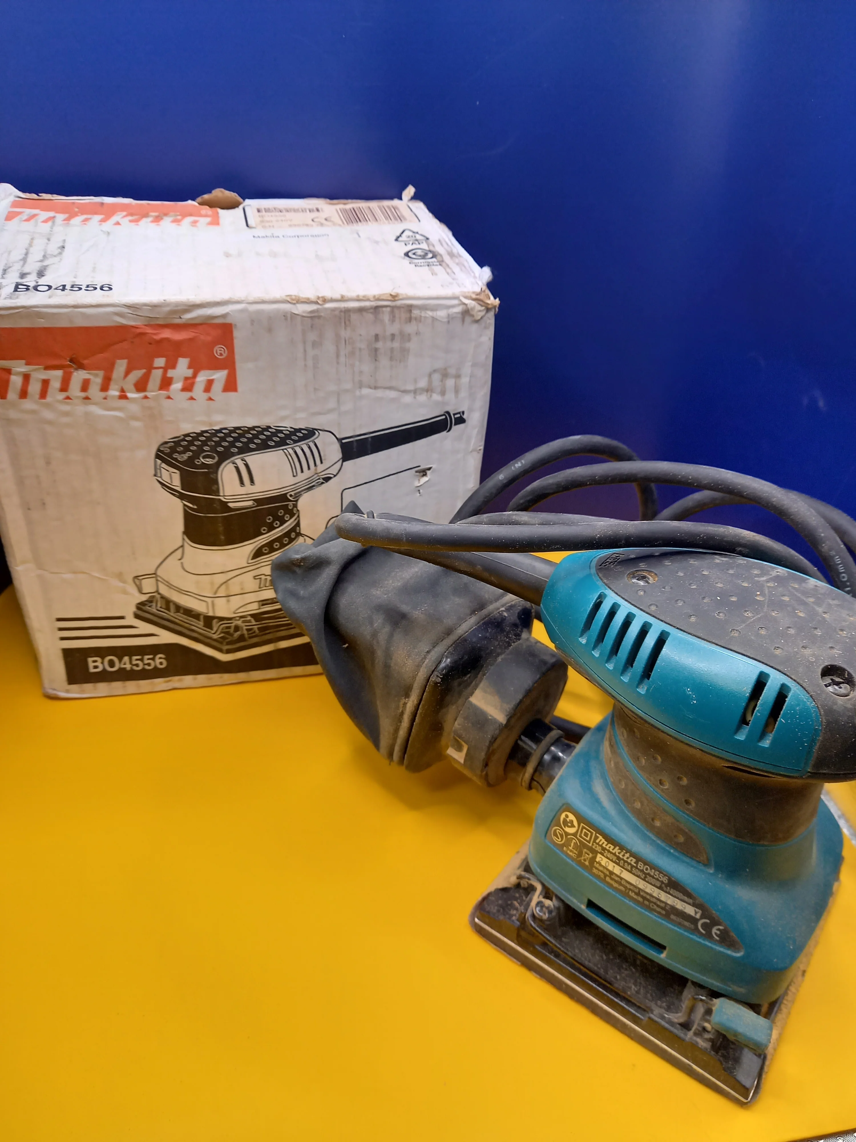 Makita BO4555 Palm Sander 240V - Image 2