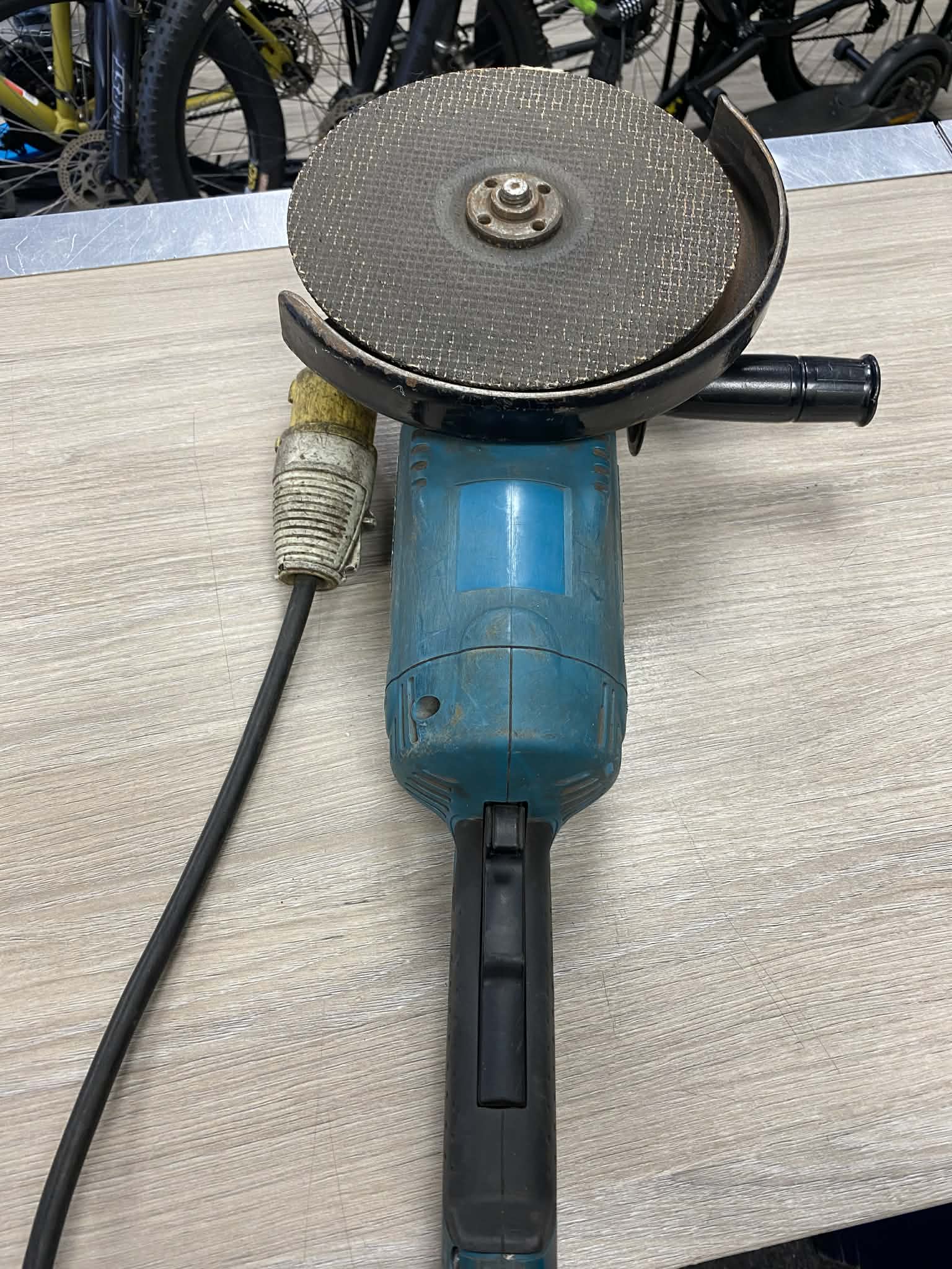 Makita DA3010 10mm Angle Drill - Image 3