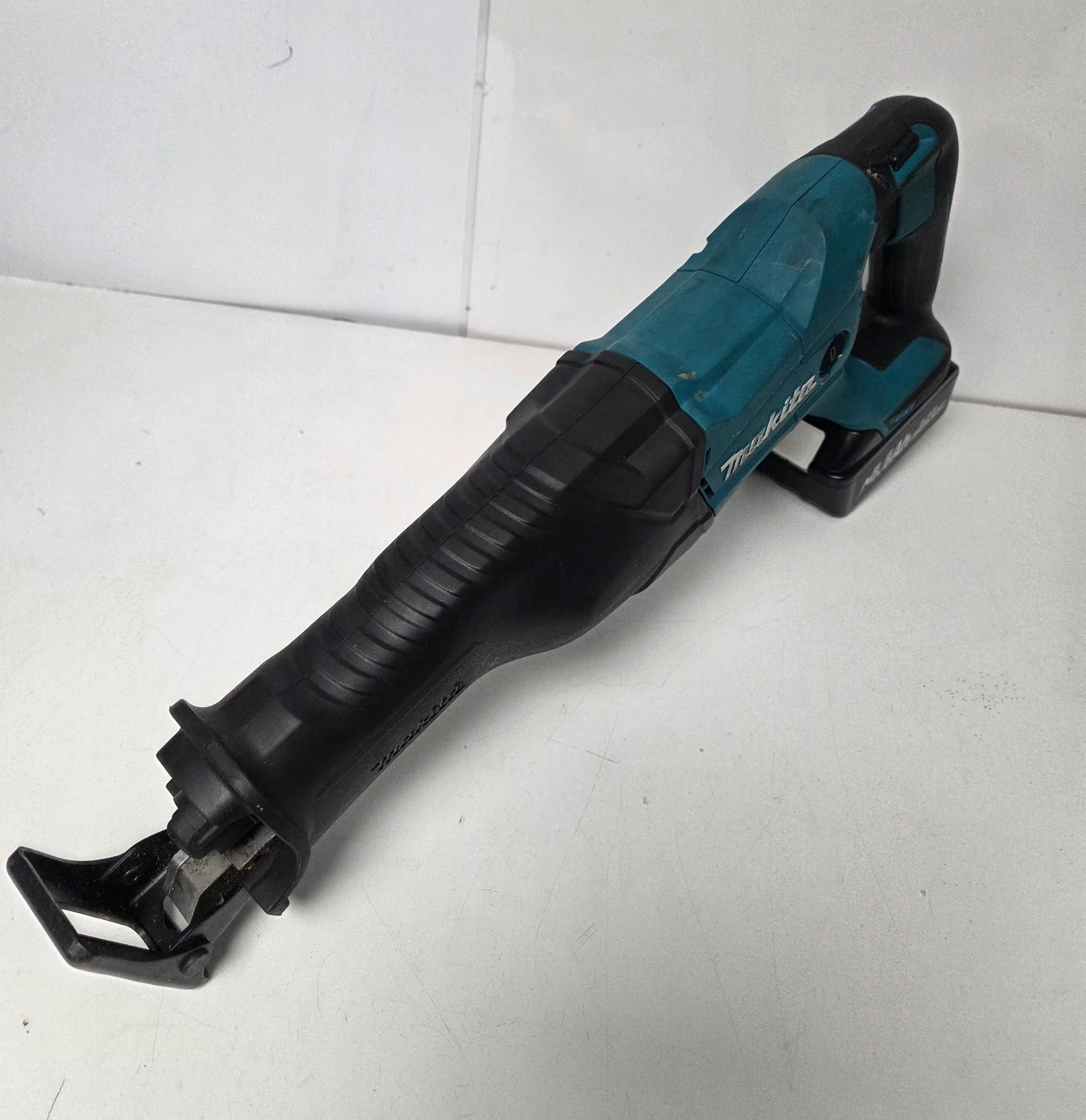 Makita DJR186 18V LXT Recipro Saw - Image 4