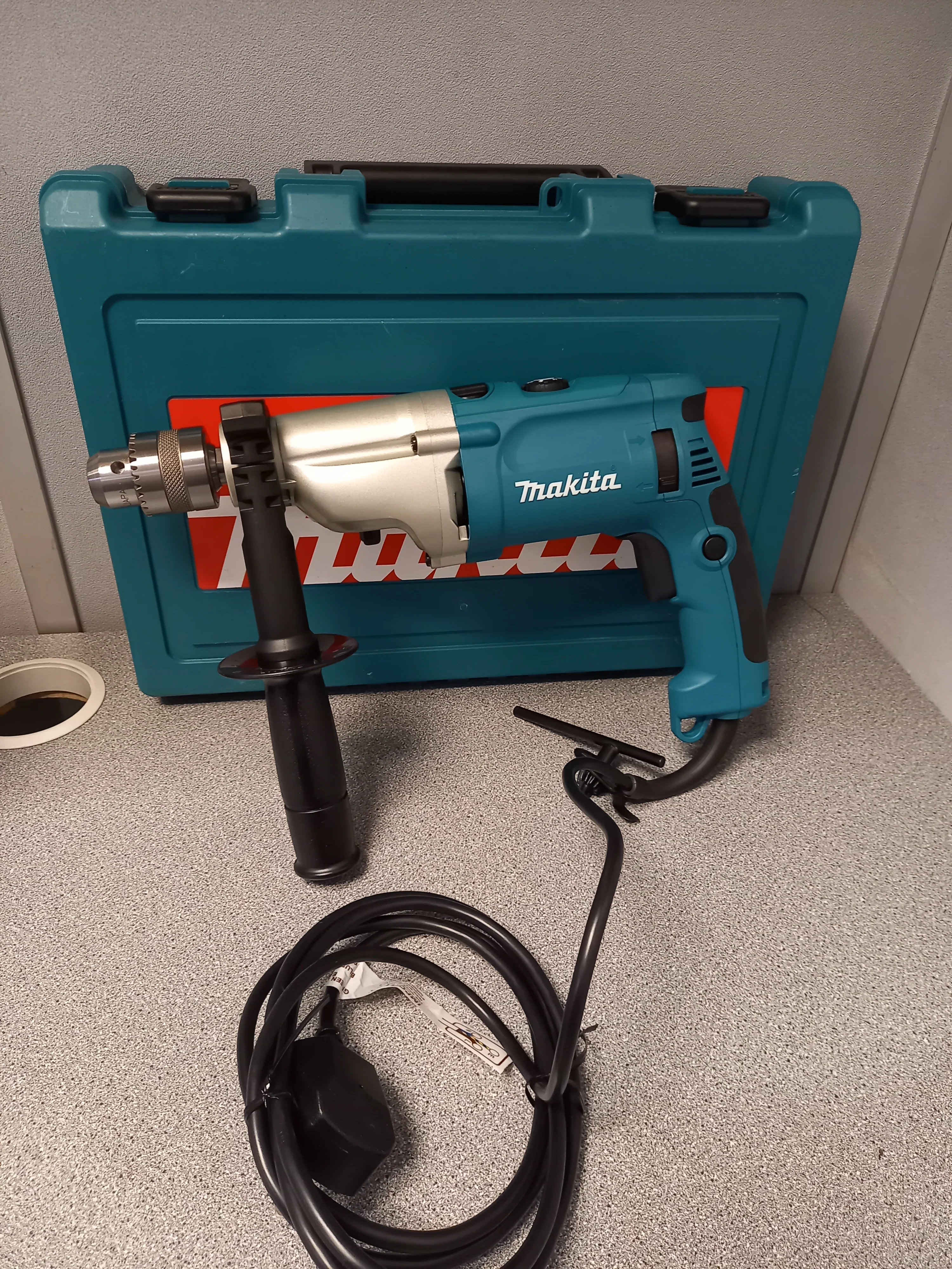 Makita HP2070 2-Speed Percussion Drill 1010W 230V - Image 2