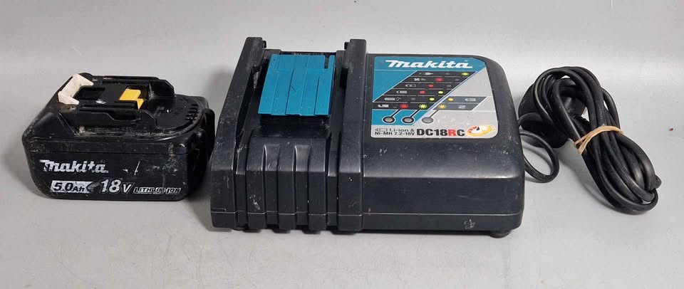 Makita LXT Auto-Feed cordless screwdriver 18v + 5.0Ah battery and charger - Image 3