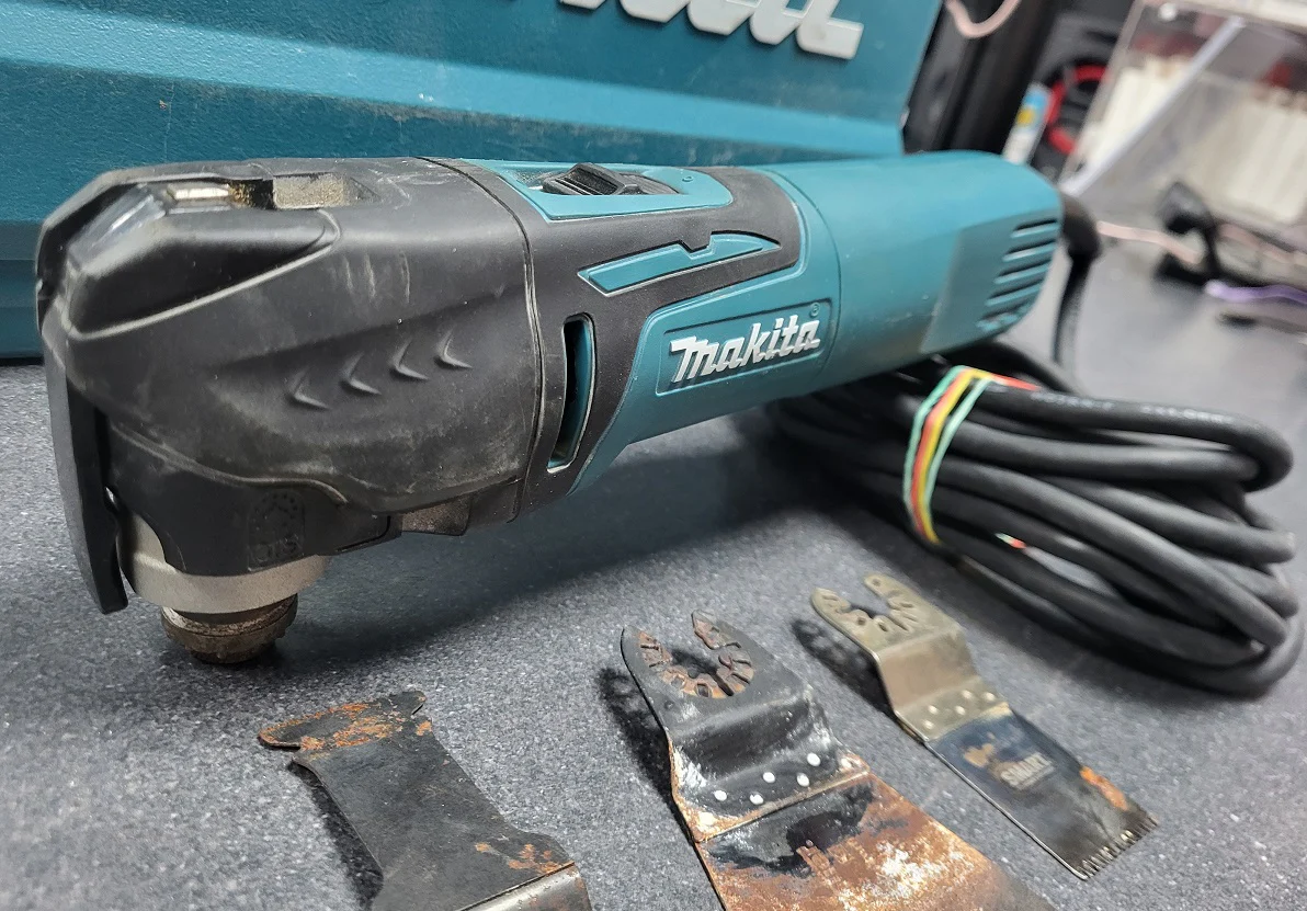 Makita TM3010CK Multi Tool With Box and Bits - Image 3