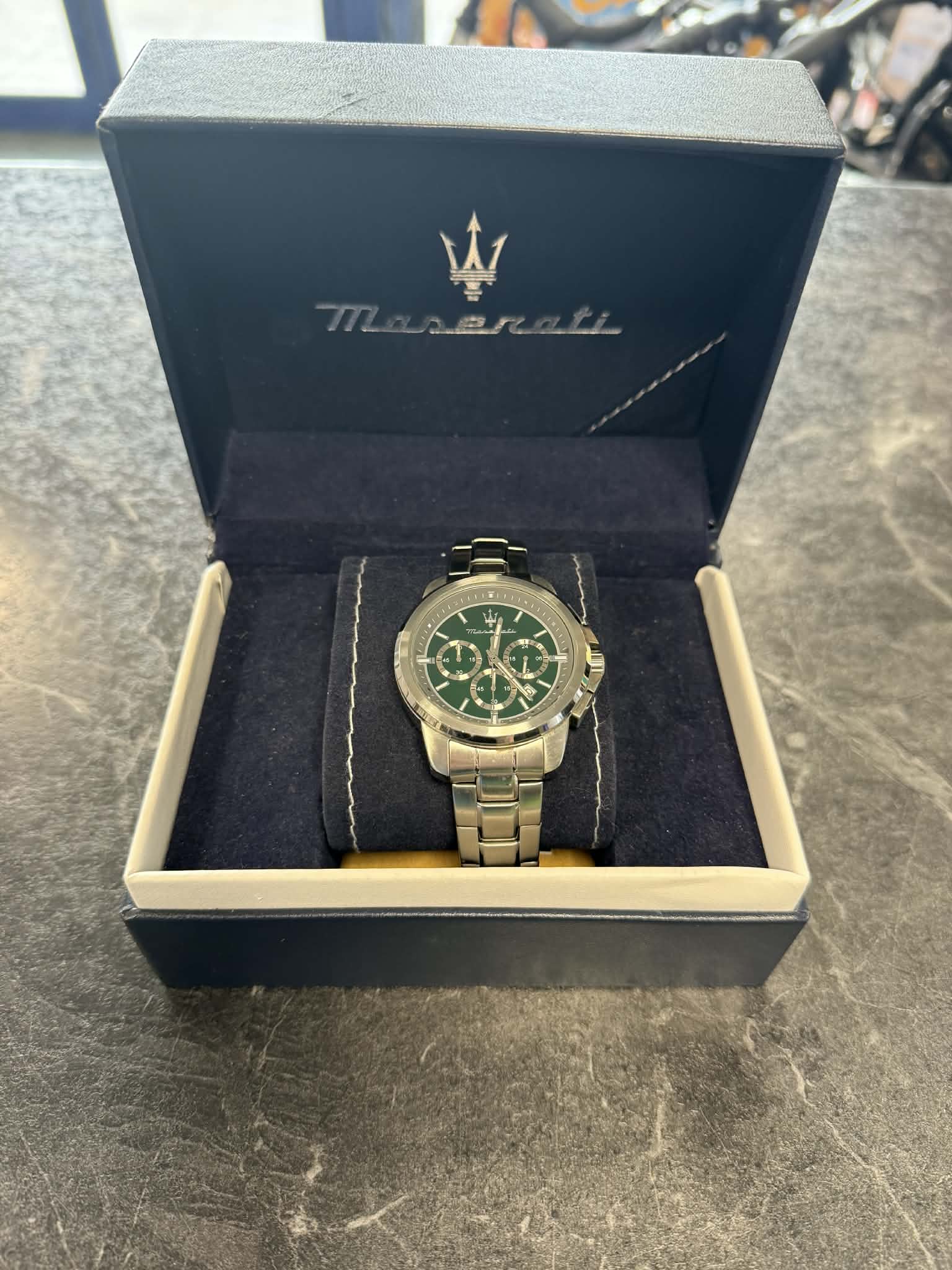 Maserati Men's Successo Green Dial Watch R8873621017