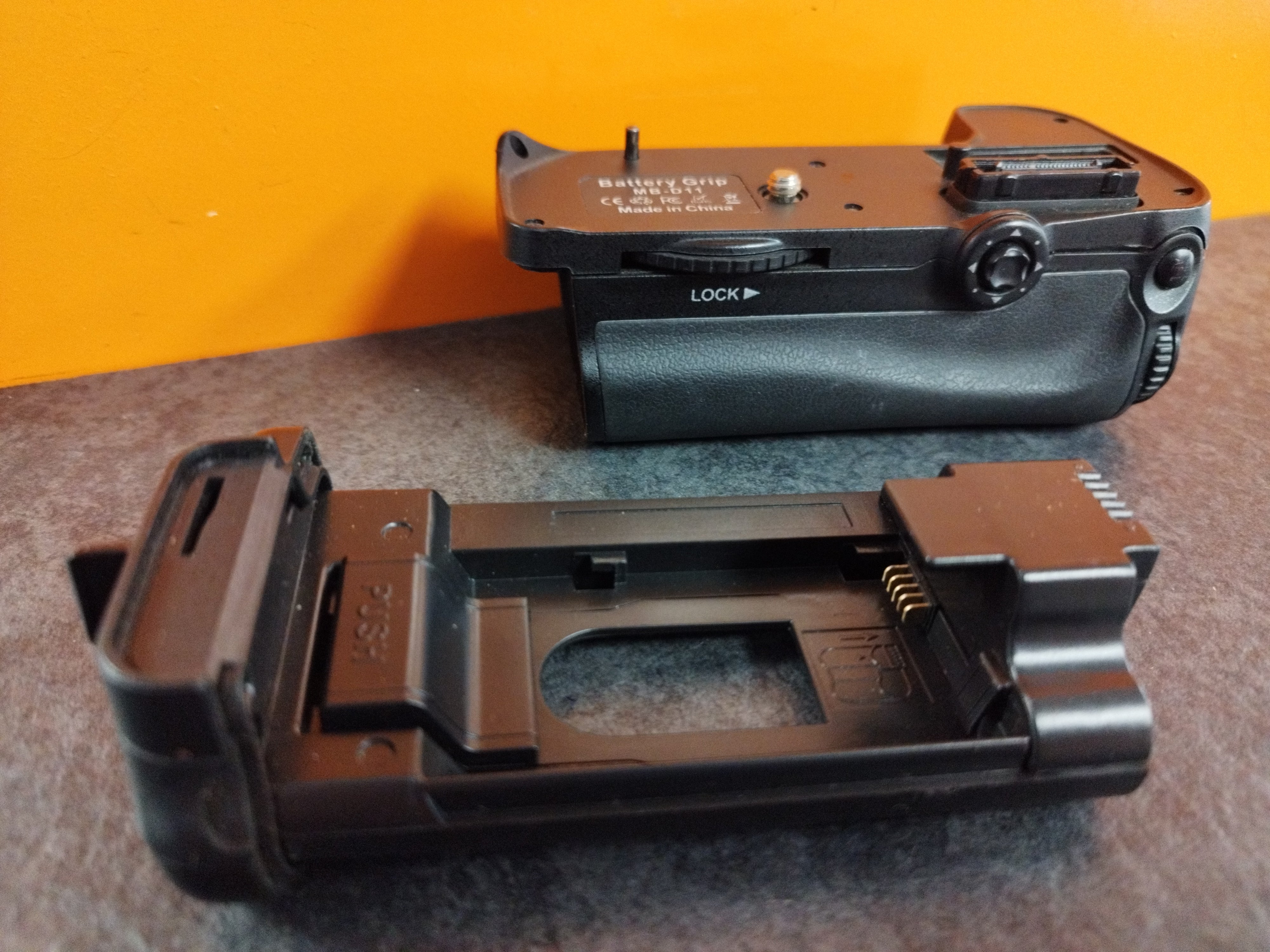 MB-D11 Battery Grip for D7000 - Image 2