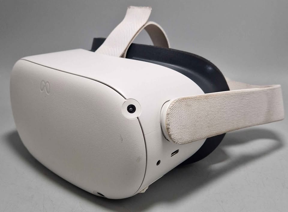 Meta/Oculus Quest 2 VR Headset (With Controllers) - 128GB, - Image 2