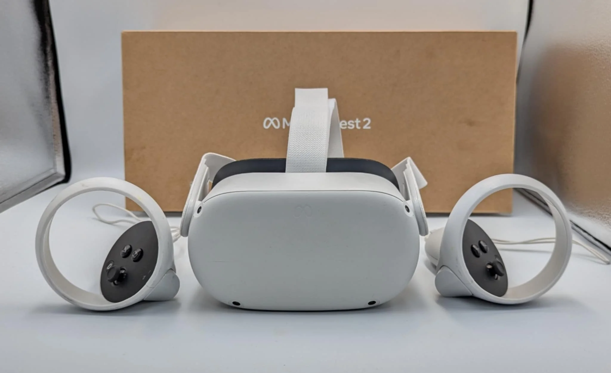 Meta/Oculus Quest 2 VR Headset (With Controllers) - 128GB, B