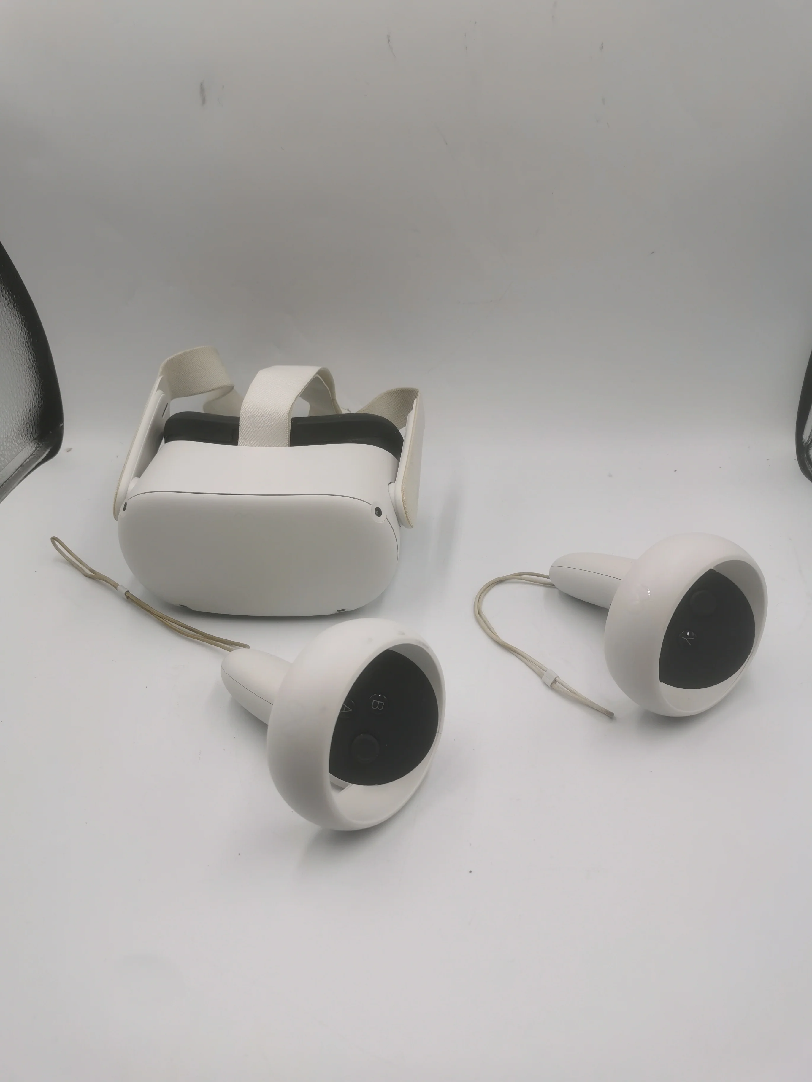 Meta Quest 2 VR Headset With Controllers 128GB - minor mark on the screen