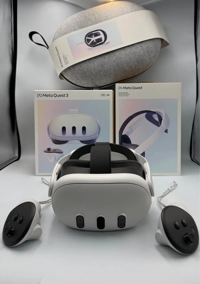 Meta Quest 3 VR Headset 128GB, (With Controllers, Deluxe Strap & Case),Boxed