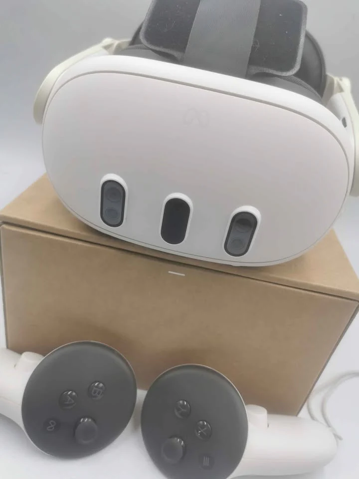 Meta Quest 3 VR Headset With Controllers 128GB Boxed With Charging Head Strap & Dock - Image 2