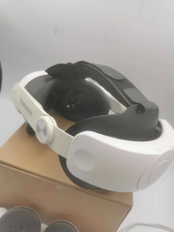 Meta Quest 3 VR Headset With Controllers 128GB Boxed With Charging Head Strap & Dock - Image 3
