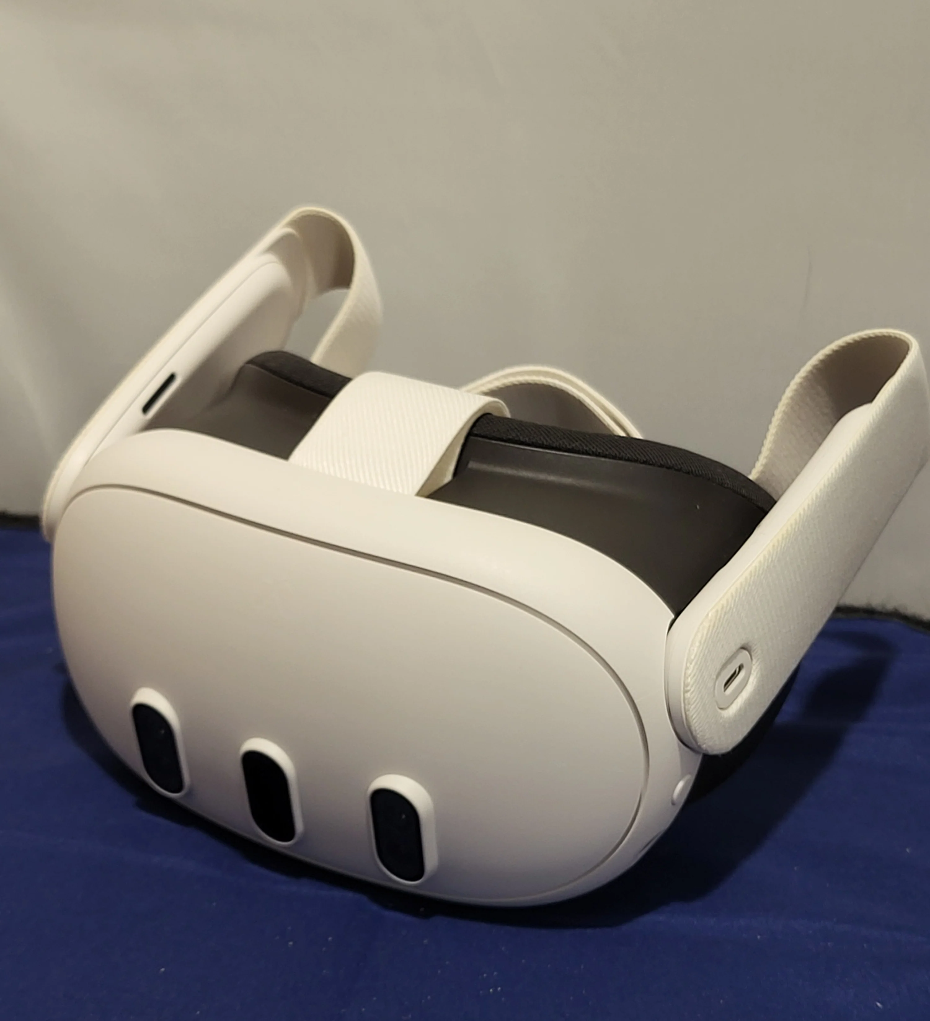 Meta Quest 3 VR Headset (With Controllers) - 512GB - Image 2