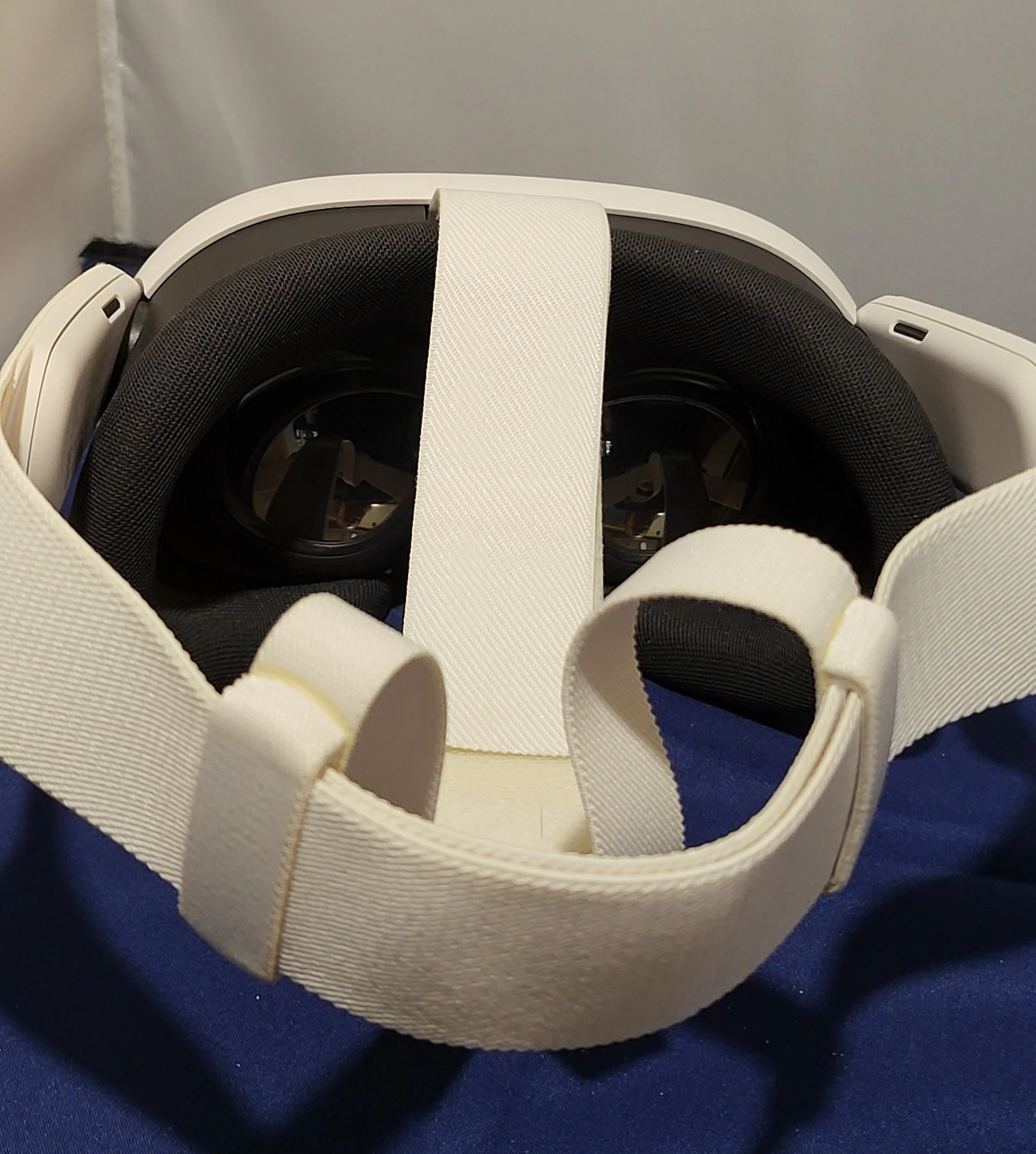 Meta Quest 3 VR Headset (With Controllers) - 512GB - Image 3
