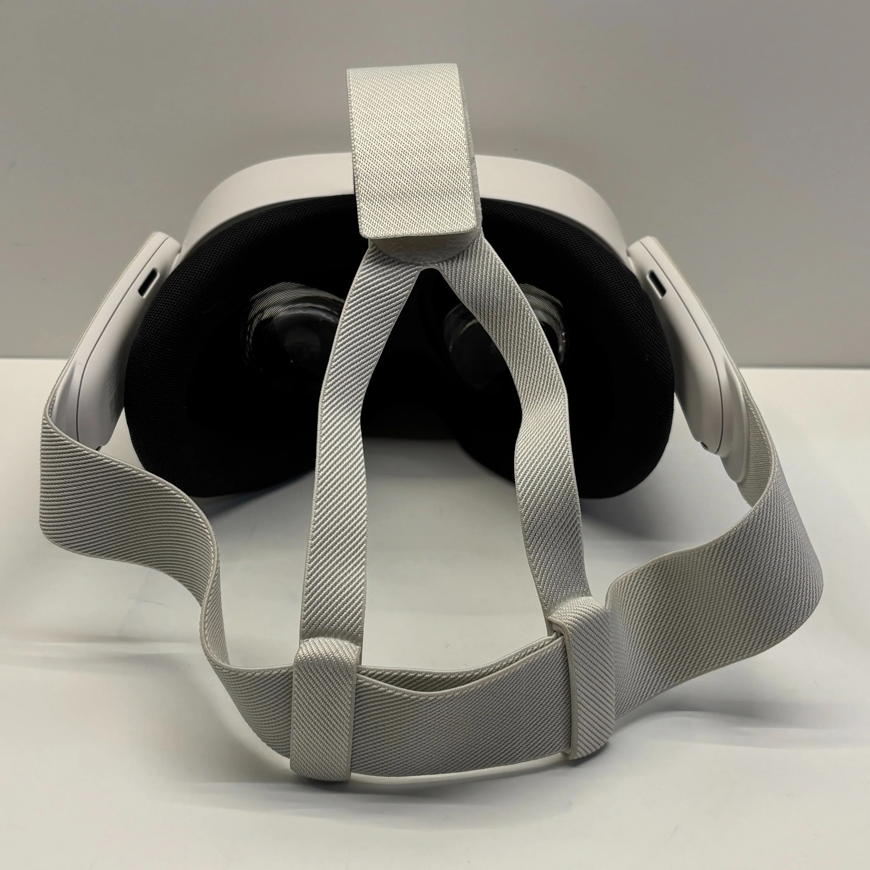 Meta Quest 3s VR Headset 256GB Boxed - Image 2