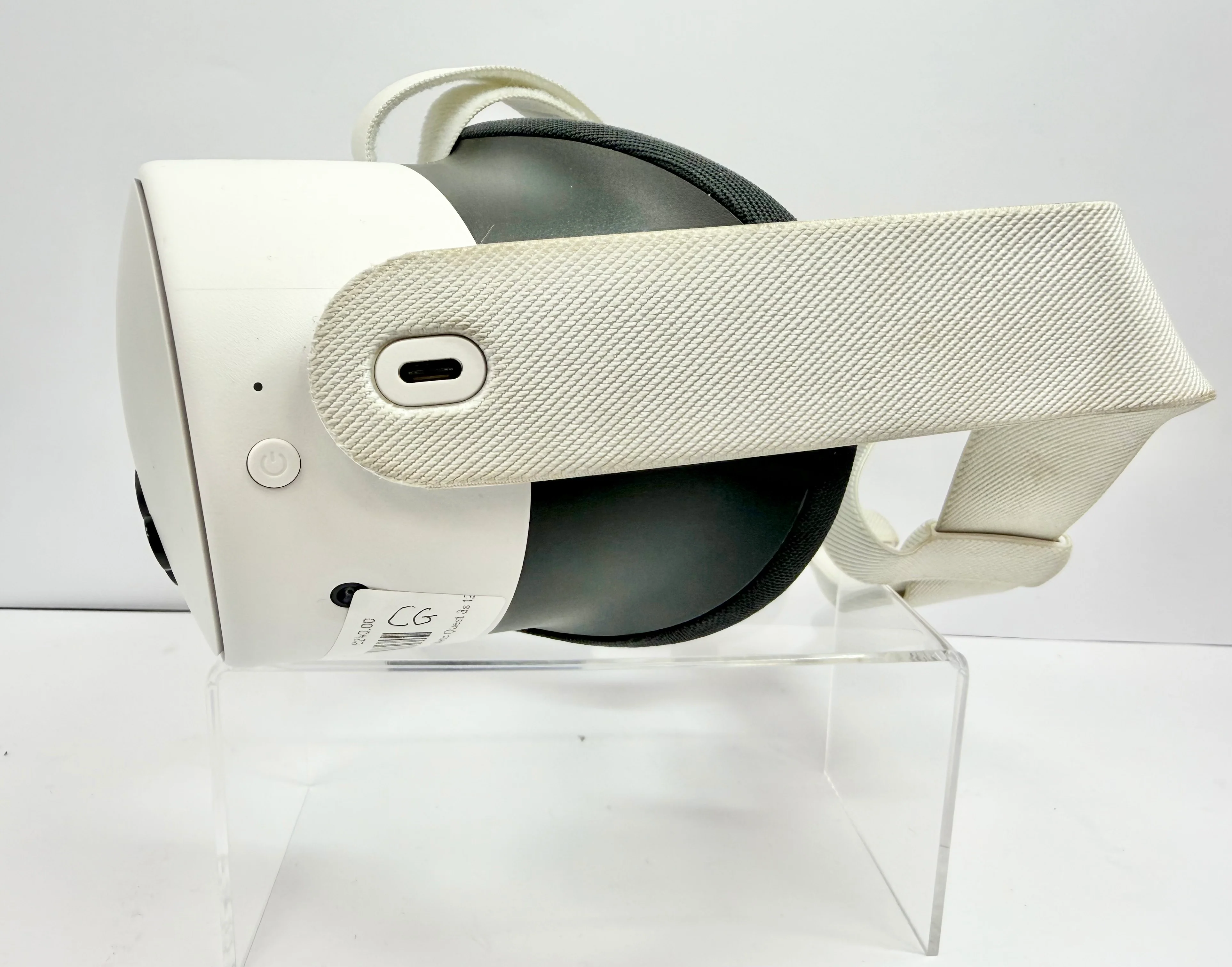 Meta Quest 3S VR Headset (With Controllers) - 128GB - Image 3