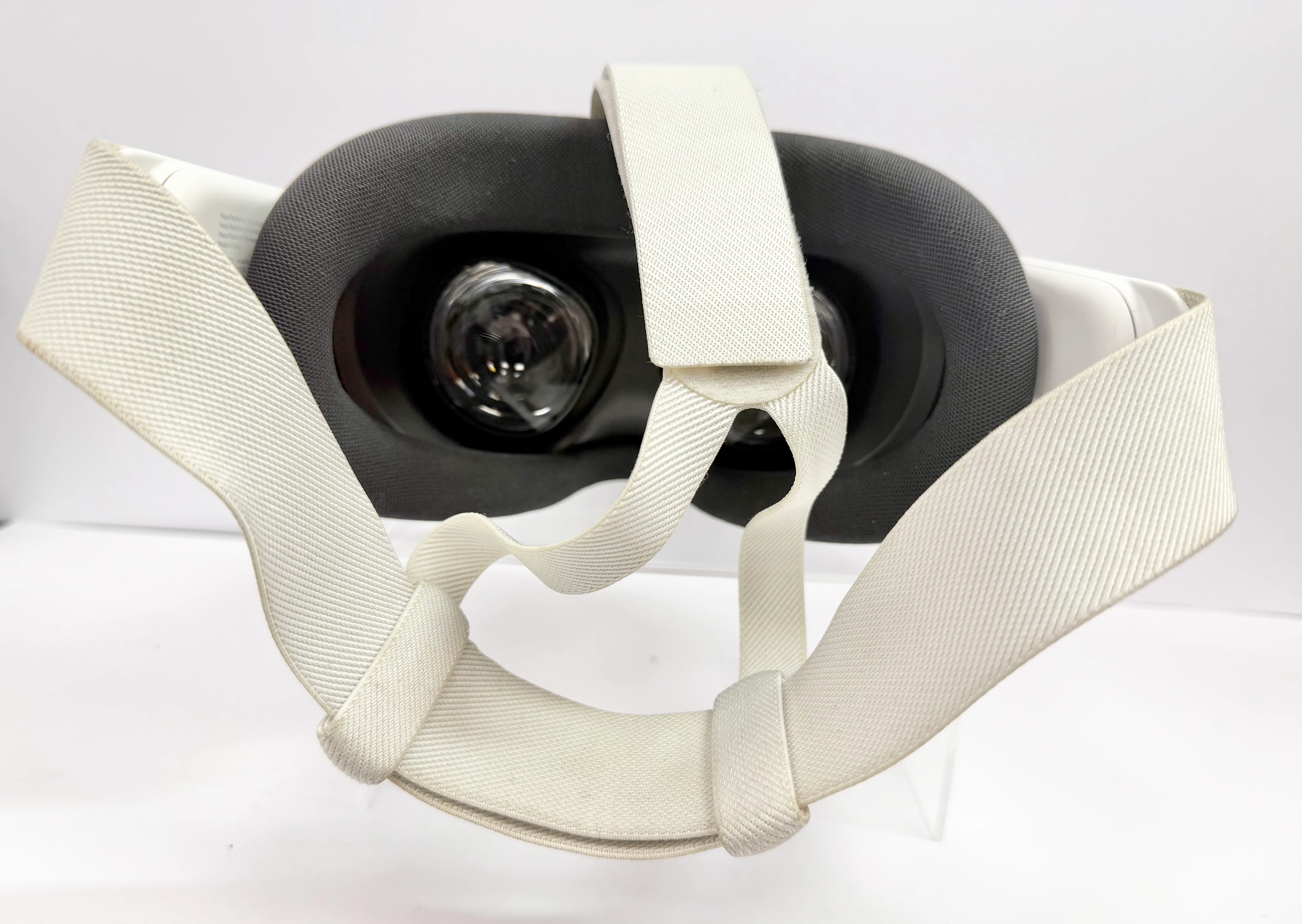 Meta Quest 3S VR Headset (With Controllers) - 128GB - Image 4