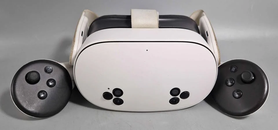 Meta Quest 3S VR Headset (With Controllers) - 128GB, B