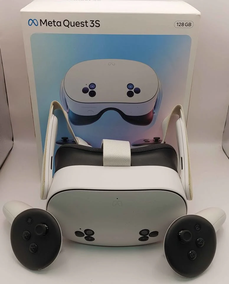 Meta Quest 3S VR Headset with Controllers 128GB white Boxed with extra head strap