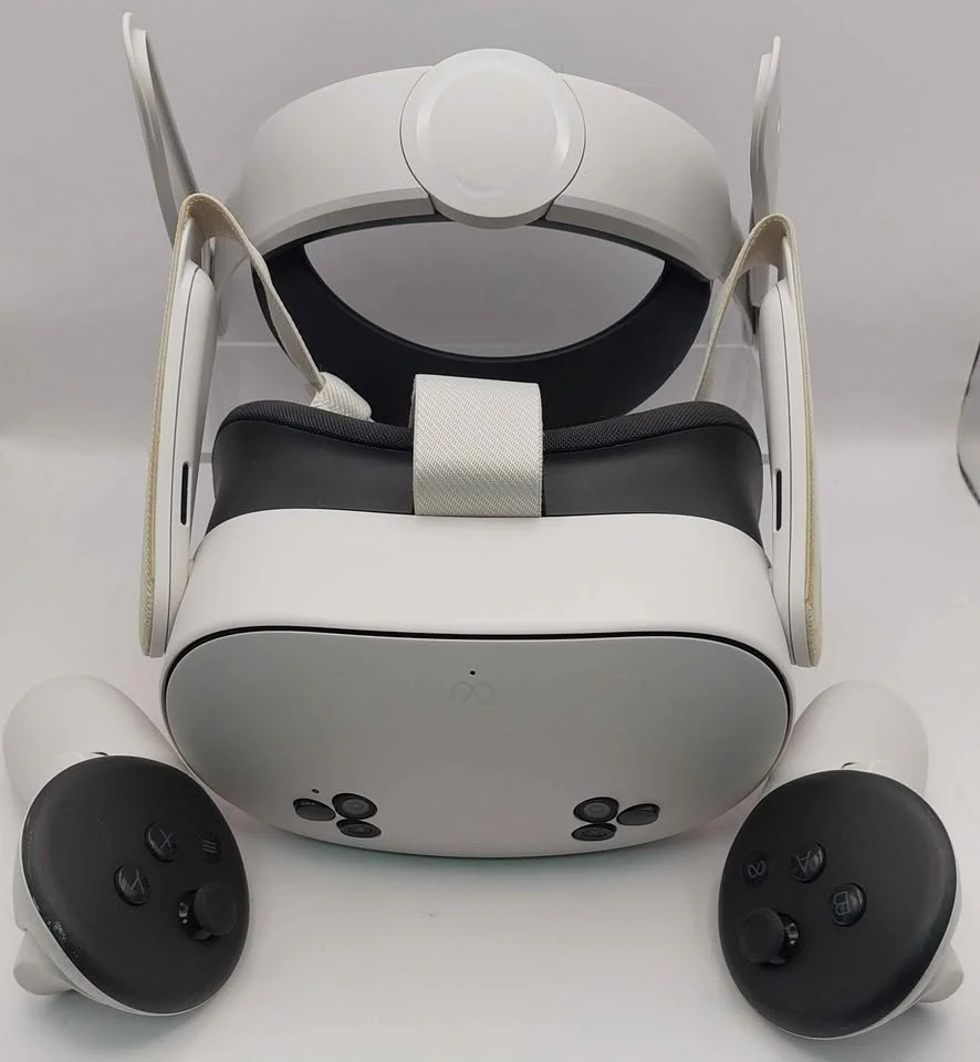 Meta Quest 3S VR Headset with Controllers 128GB white Boxed with extra head strap - Image 2