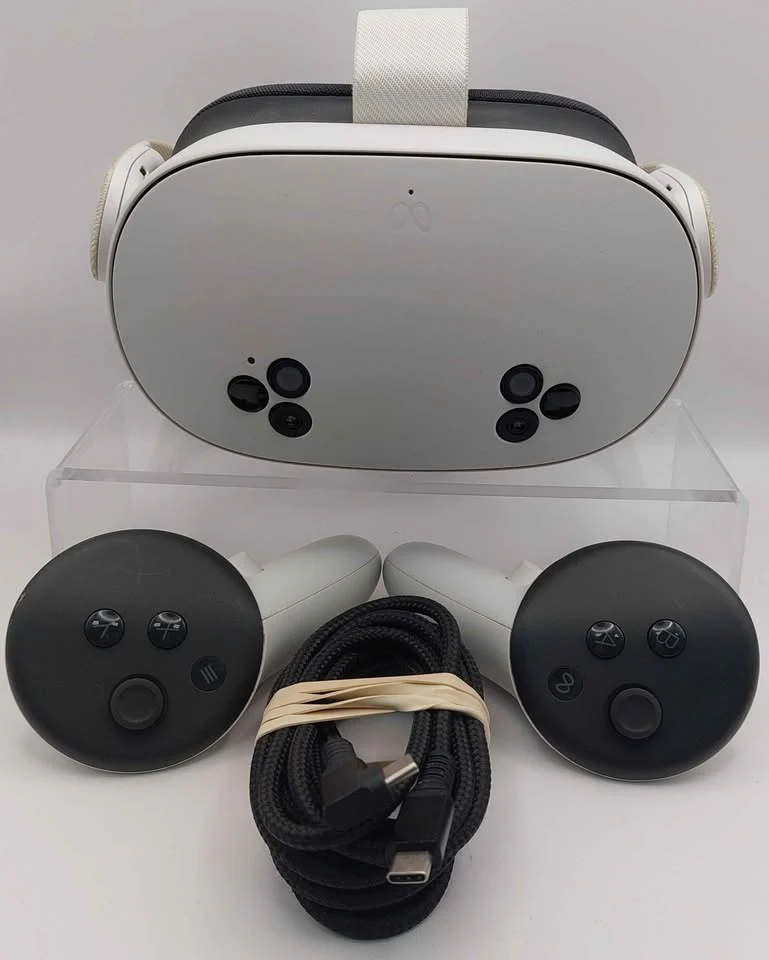 Meta Quest 3S VR Headset with Controllers 128GB white Boxed with extra head strap - Image 4