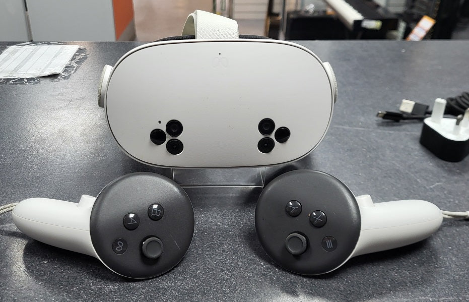 Meta Quest 3S VR Headset (With Controllers) - 256GB