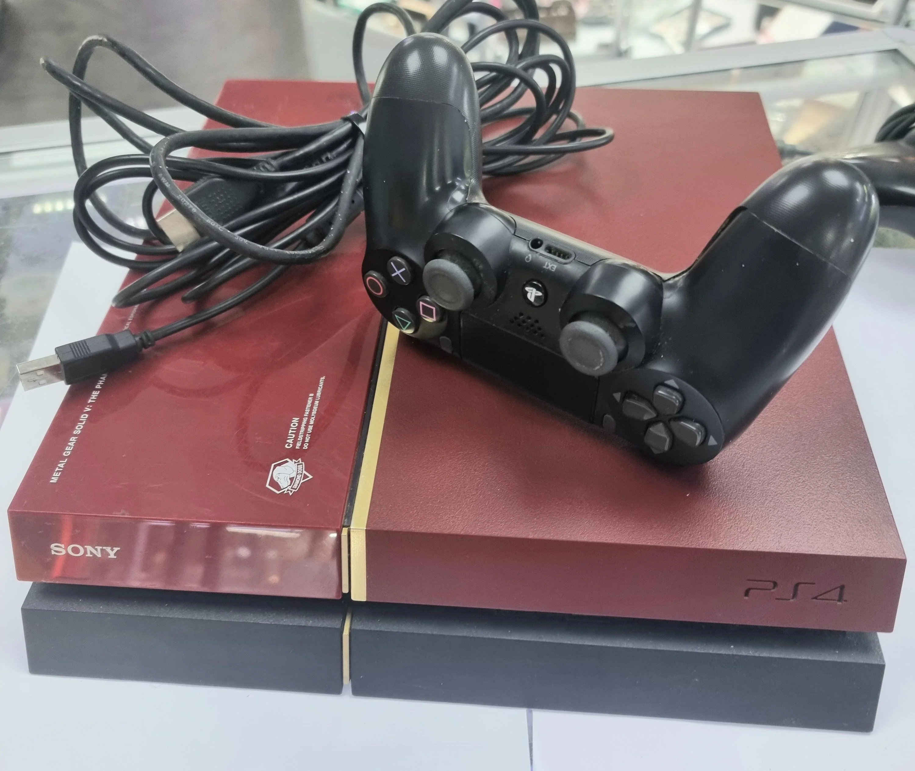 Metal Gear Solid V The Phantom Pain Limited Edition 500GB Console - Image 2