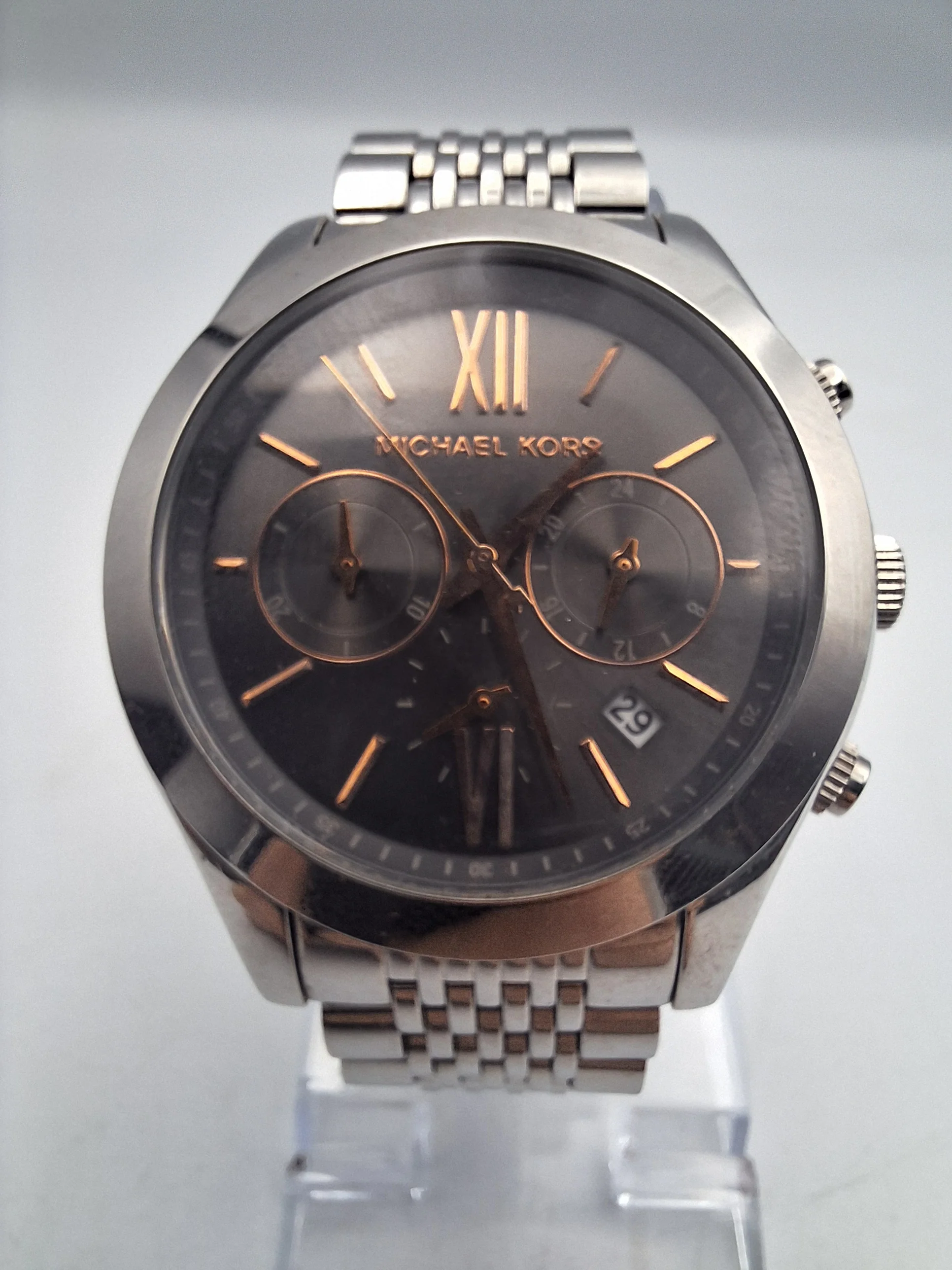 Michael Kors unisex 42mm quartz chronograph stainless steel watch with spare links and original box - Image 2