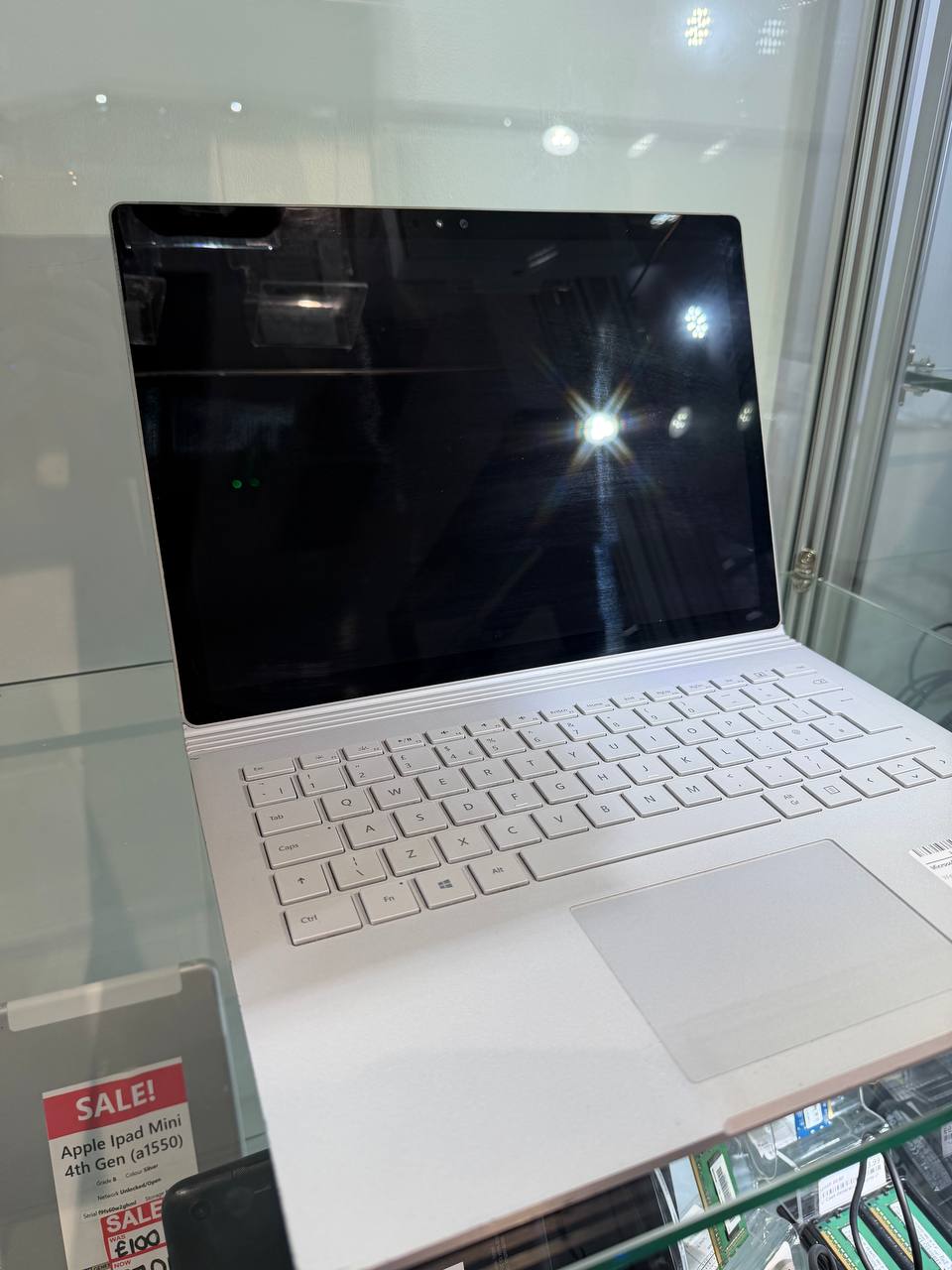 Microsoft Surface Book/i7-6600U/8GB Ram/256GB SSD/dGPU/14"/W11 - Image 3