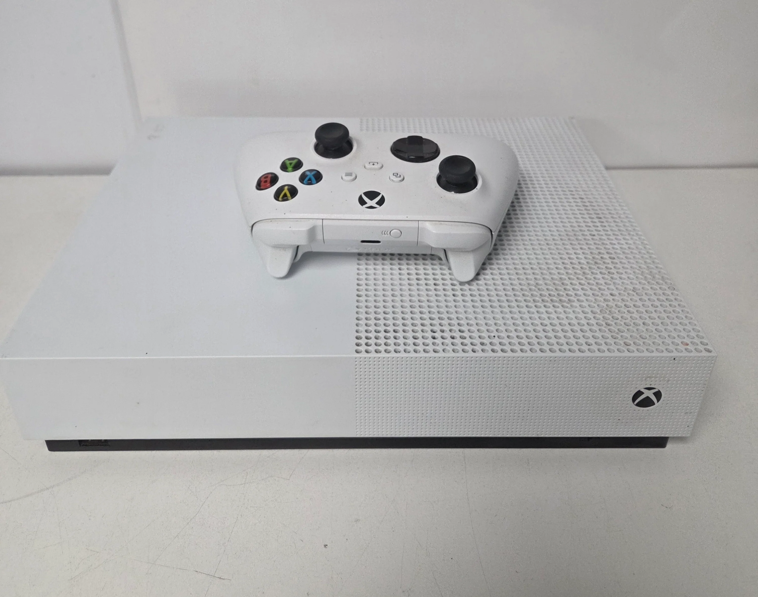 Microsoft Xbox One S 1TB All-Digital Edition Console - Image 3