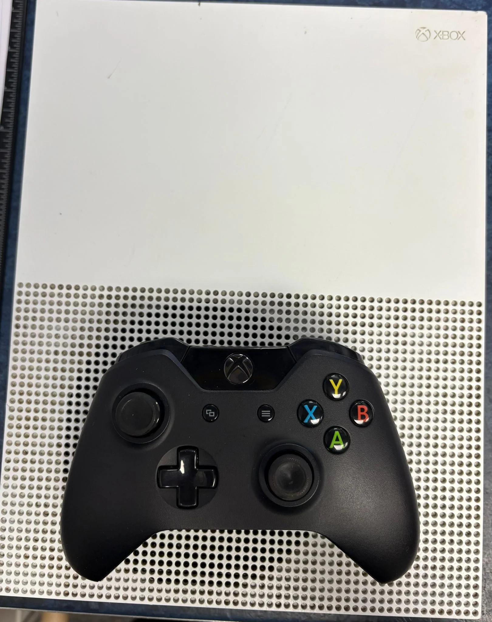 Microsoft Xbox One S - 500gb - Image 4