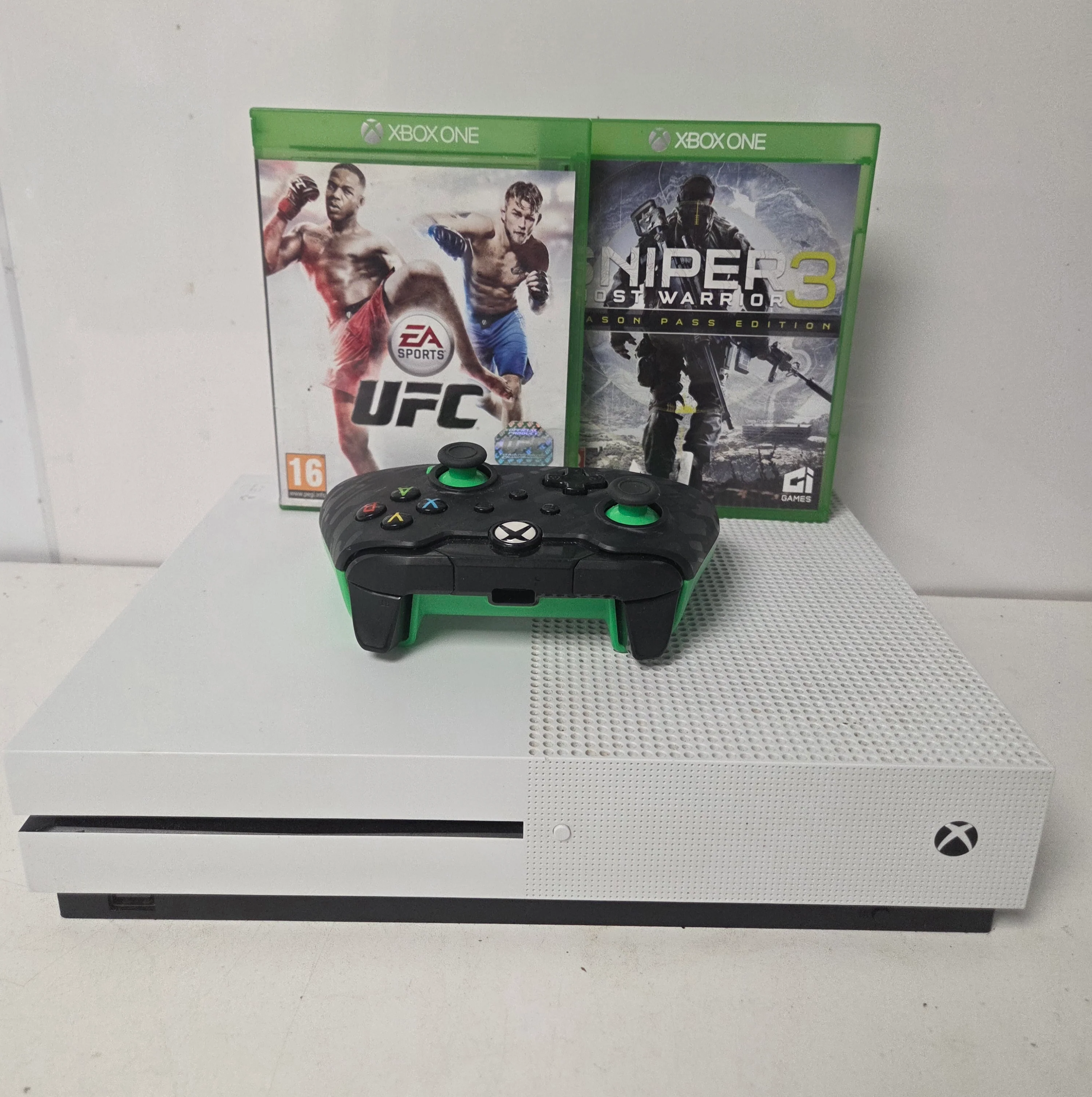 Microsoft Xbox One S 500GB Console & 2 Games - Image 2