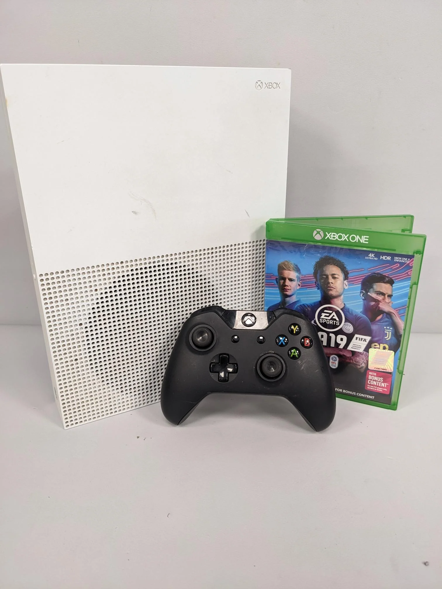 Microsoft Xbox One S 500GB Fifa 19 Console Package - Image 2