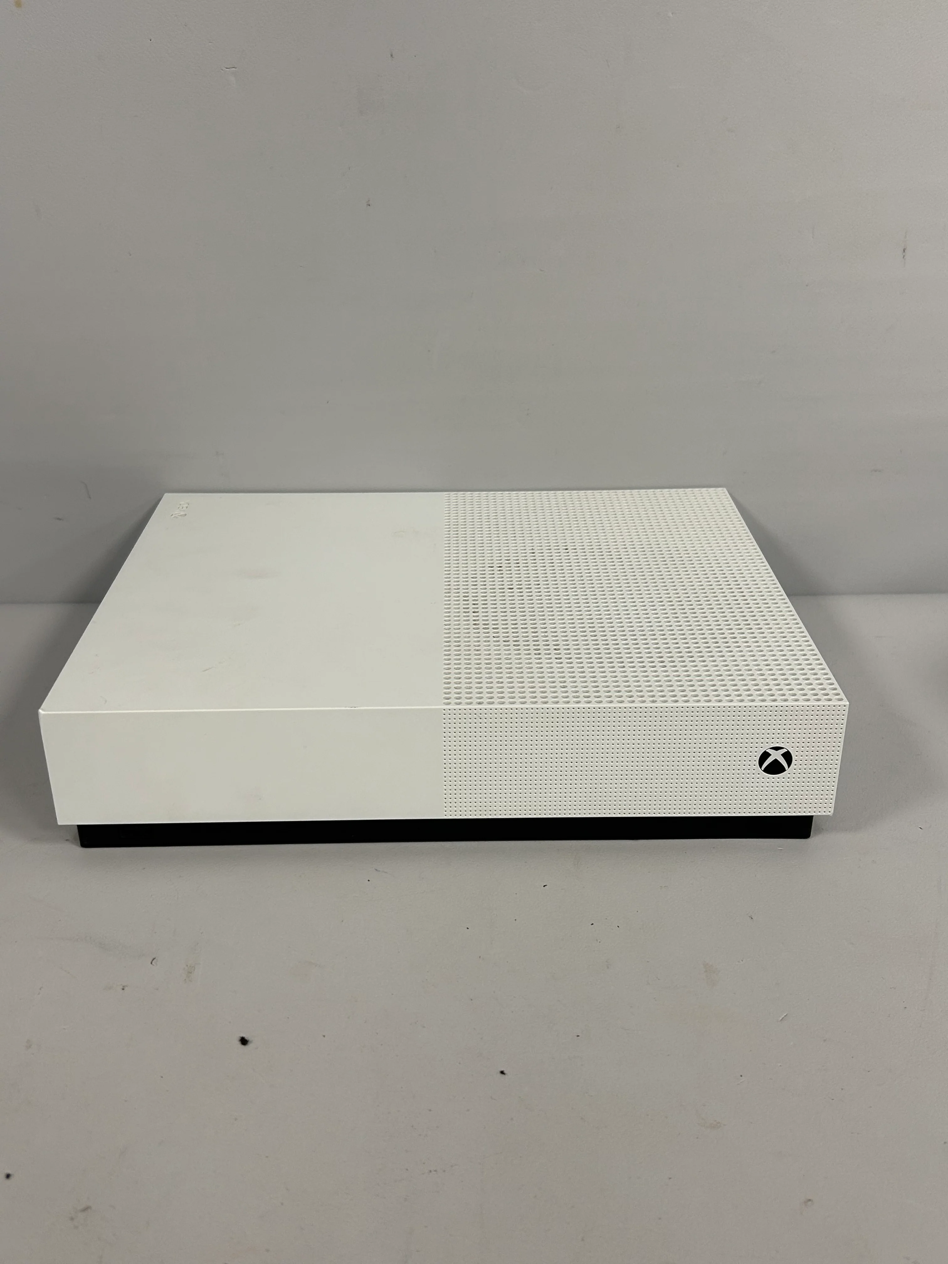 Microsoft Xbox One S Console Digital Edition - Image 4