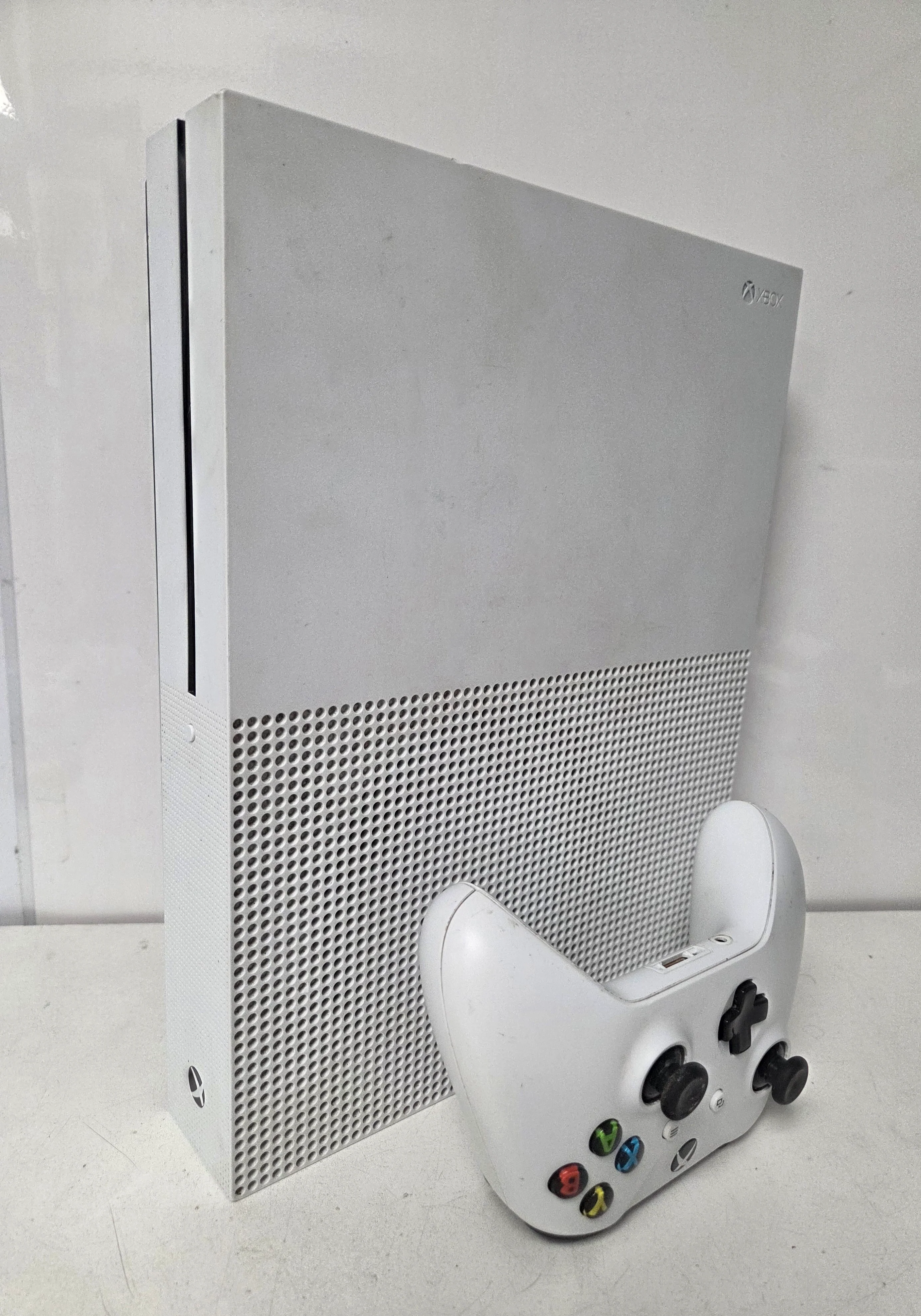 Microsoft Xbox One S Console with 2 games - Image 2