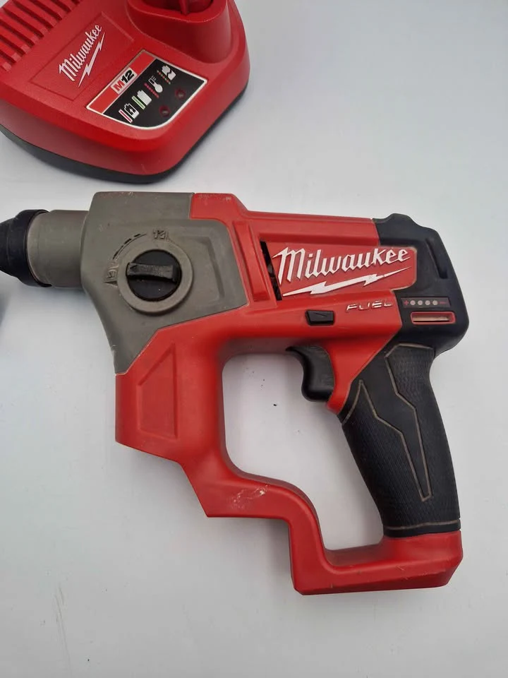 **DEAL** Milwaukee 12V M12CH Cordless SDS Hammer Drill With 6ah Batt & Charger - Image 2