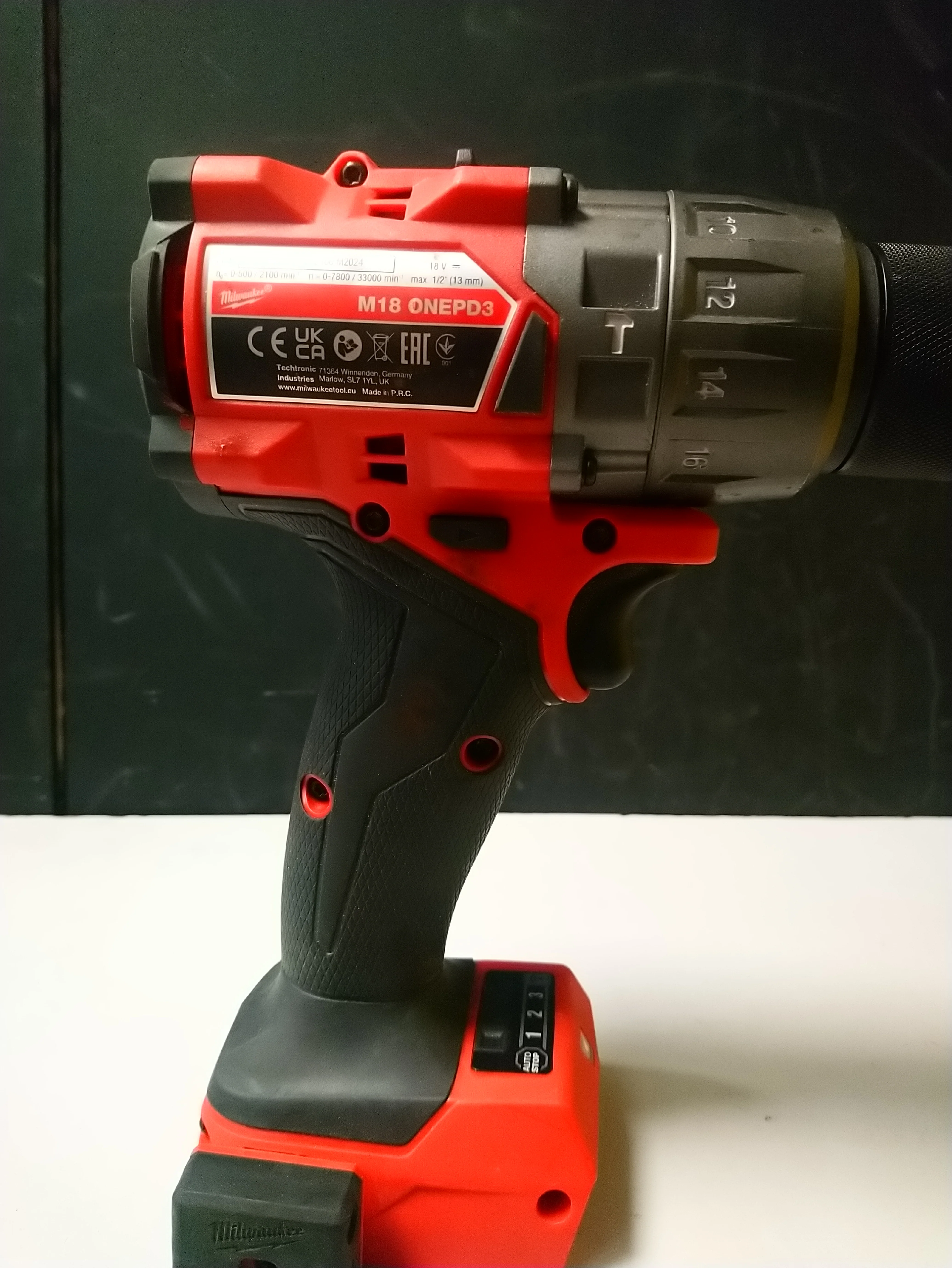 Milwaukee BLPDRC 18V Brushless Combi Drill - Image 3