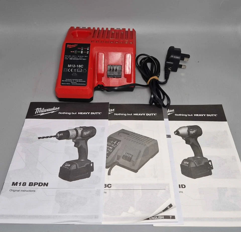 Milwaukee M18 FPD2 M18 CBLID Impact And Combi Drill With 1 5Ah Battery, Charger and hard case - Image 3