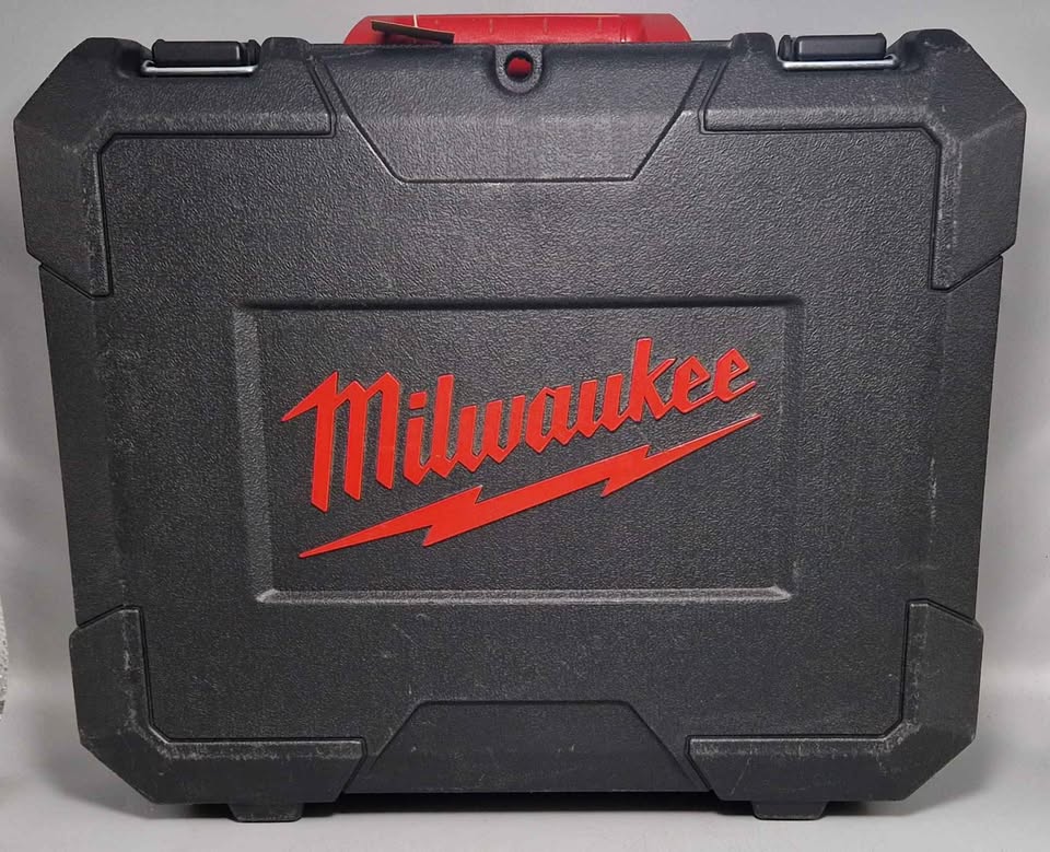 Milwaukee M18 FPD2 M18 CBLID Impact And Combi Drill With 1 5Ah Battery, Charger and hard case - Image 4