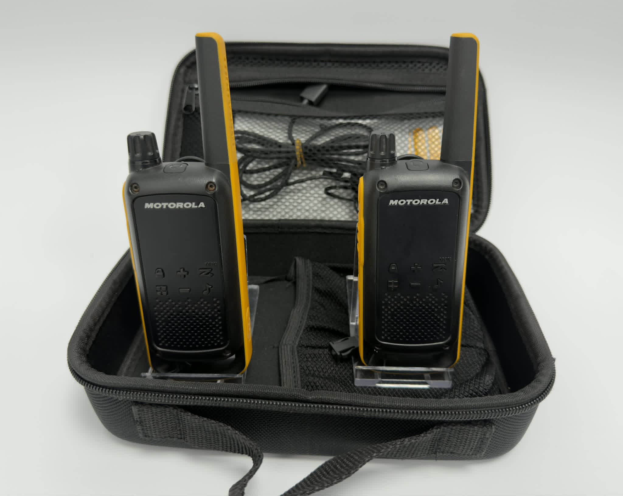 Motorola T82 Extreme Walkie Talkies Pair + Case , Cables