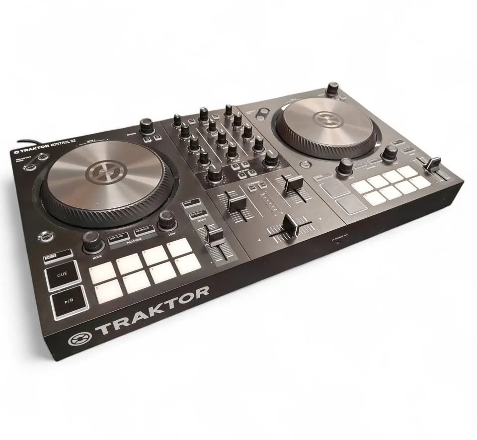 Native Instrumets Traktor Kontrol S2 MK3 DJ Controller**Unboxed** - Image 3