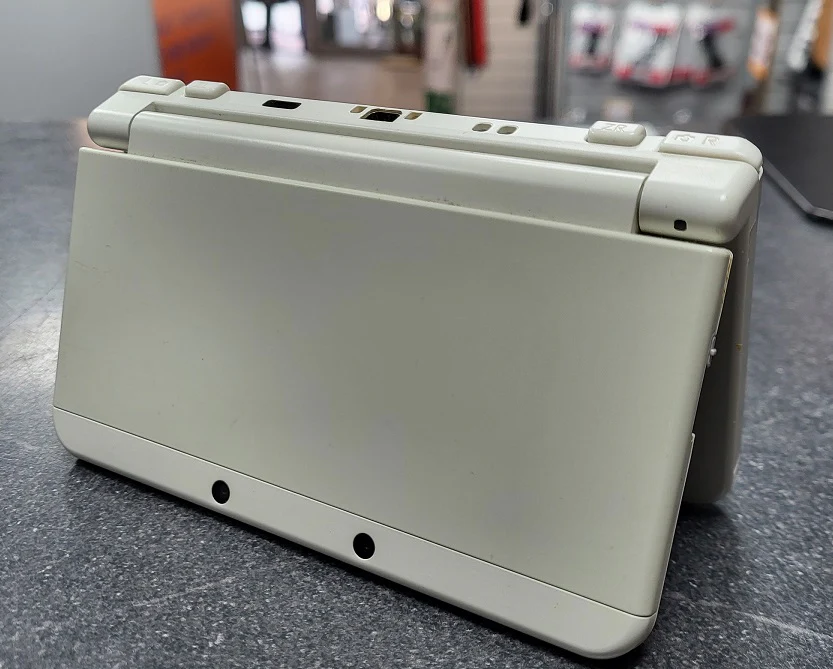 NEW 3DS Console - White - Image 3