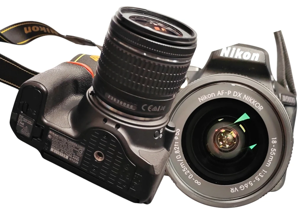 Nikon D5600 DSLR Bundle**Unboxed** - Image 4