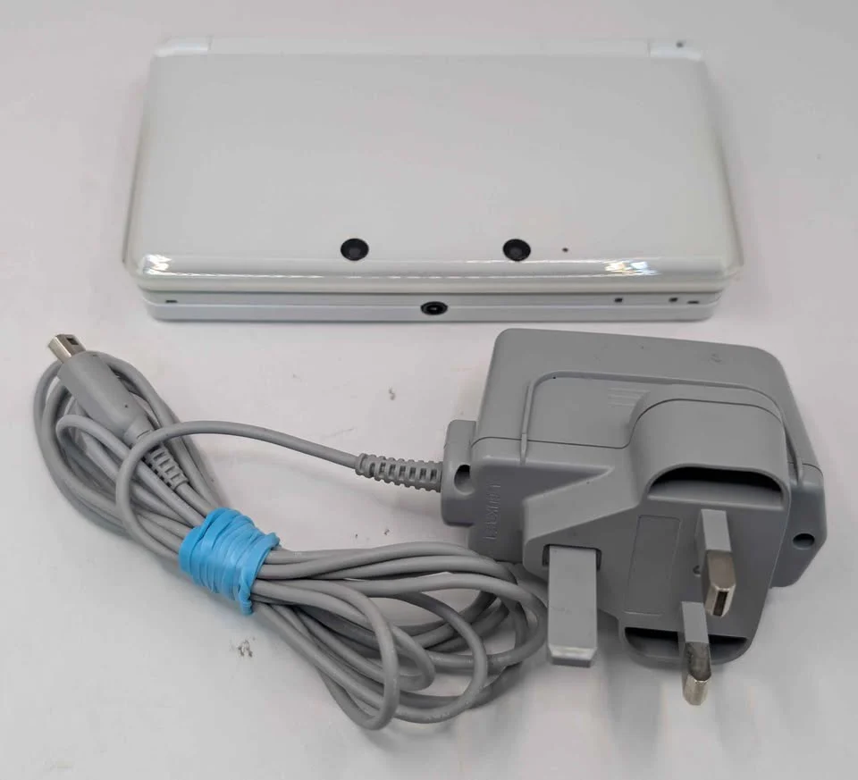 Nintendo 3DS Console - Ice White - Unboxed With Charger & Stylus - Image 3
